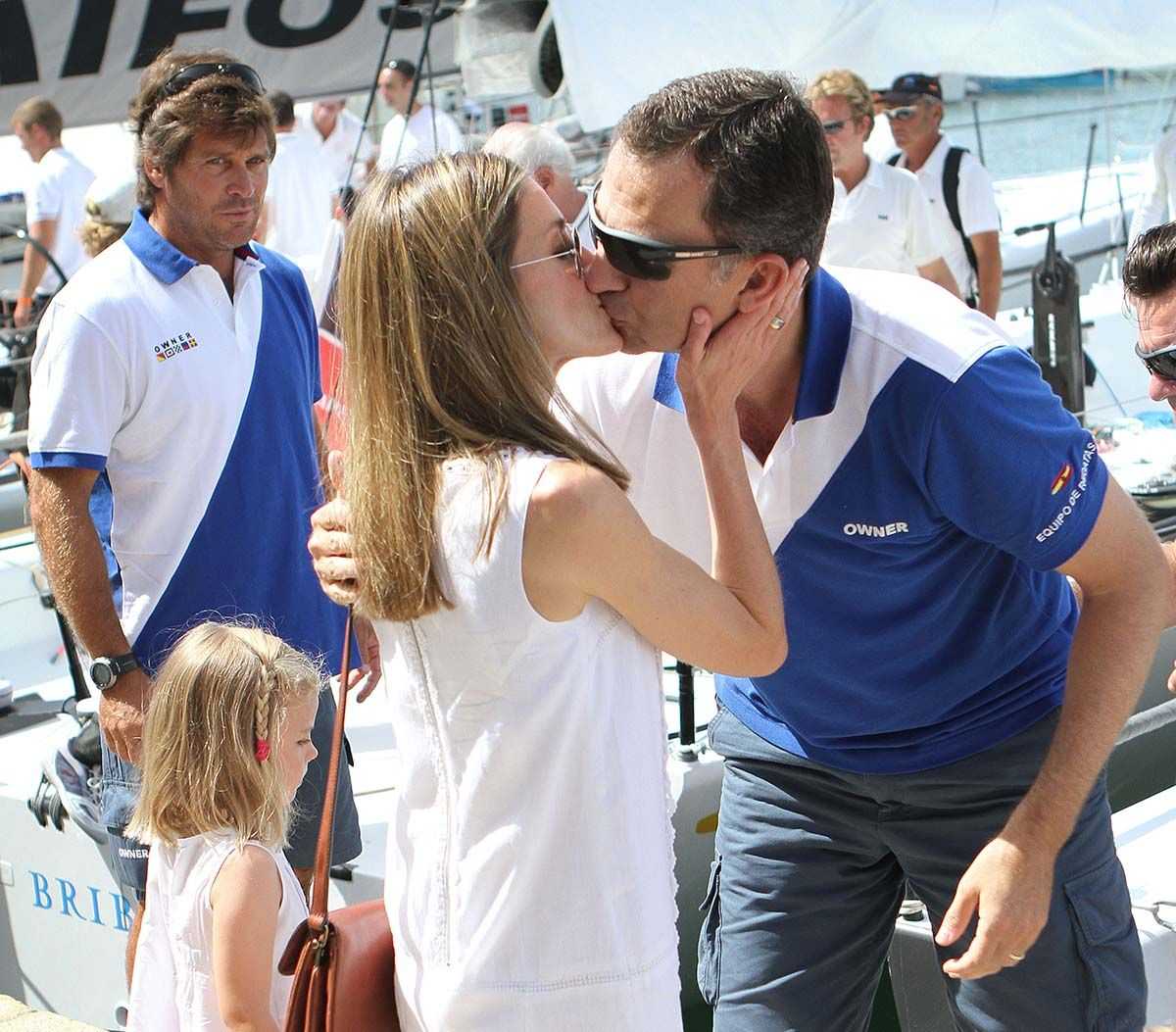 felipe y letizia beso 1621406011 felipe y letizia beso 1621406011