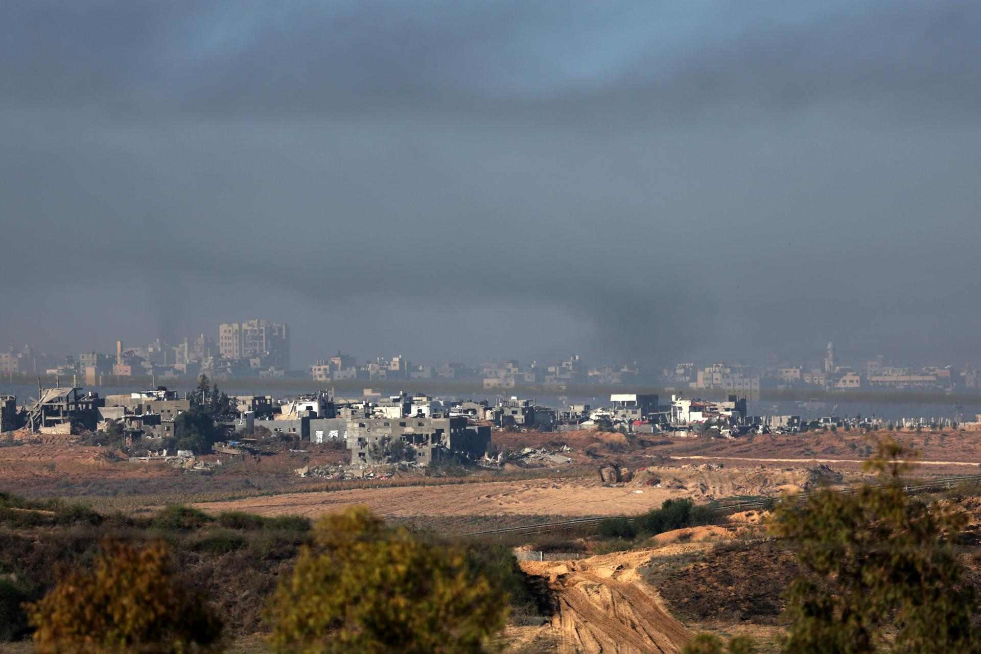 Israel empieza la ofensiva terrestre en el sur de la franja de Gaza mientras siguen los bombardeos