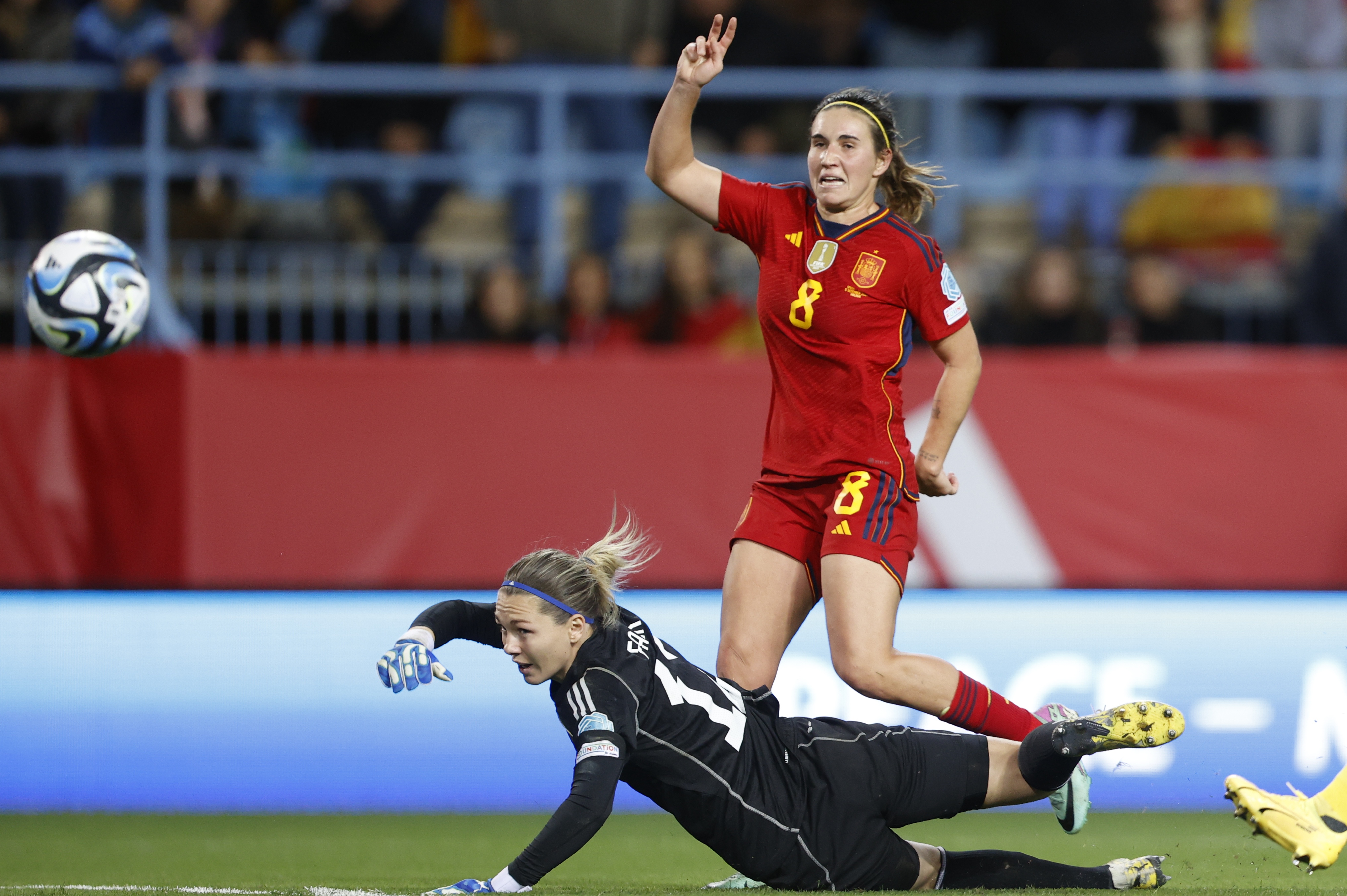 España celebra el billete para la Final Four de la Nations League con una gran remontada contra Suecia (5-3)