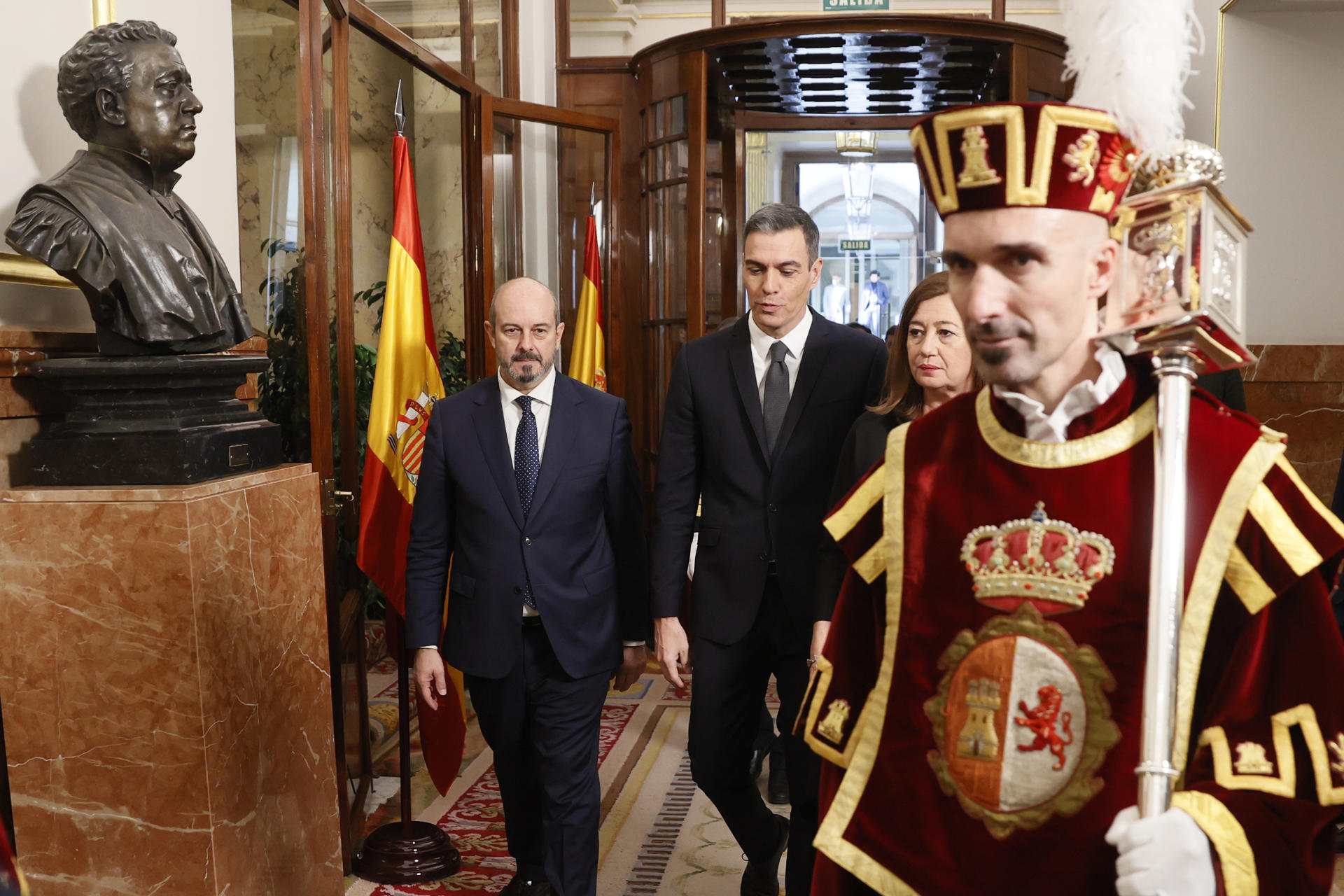 Sánchez y Feijóo se instan mutuamente a cumplir la Constitución: por el CGPJ y la amnistía