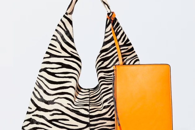 Bolso de hombro de piel con monedero incluido y estampado animal print Bolso de hombro de piel con monedero incluido y estampado animal print