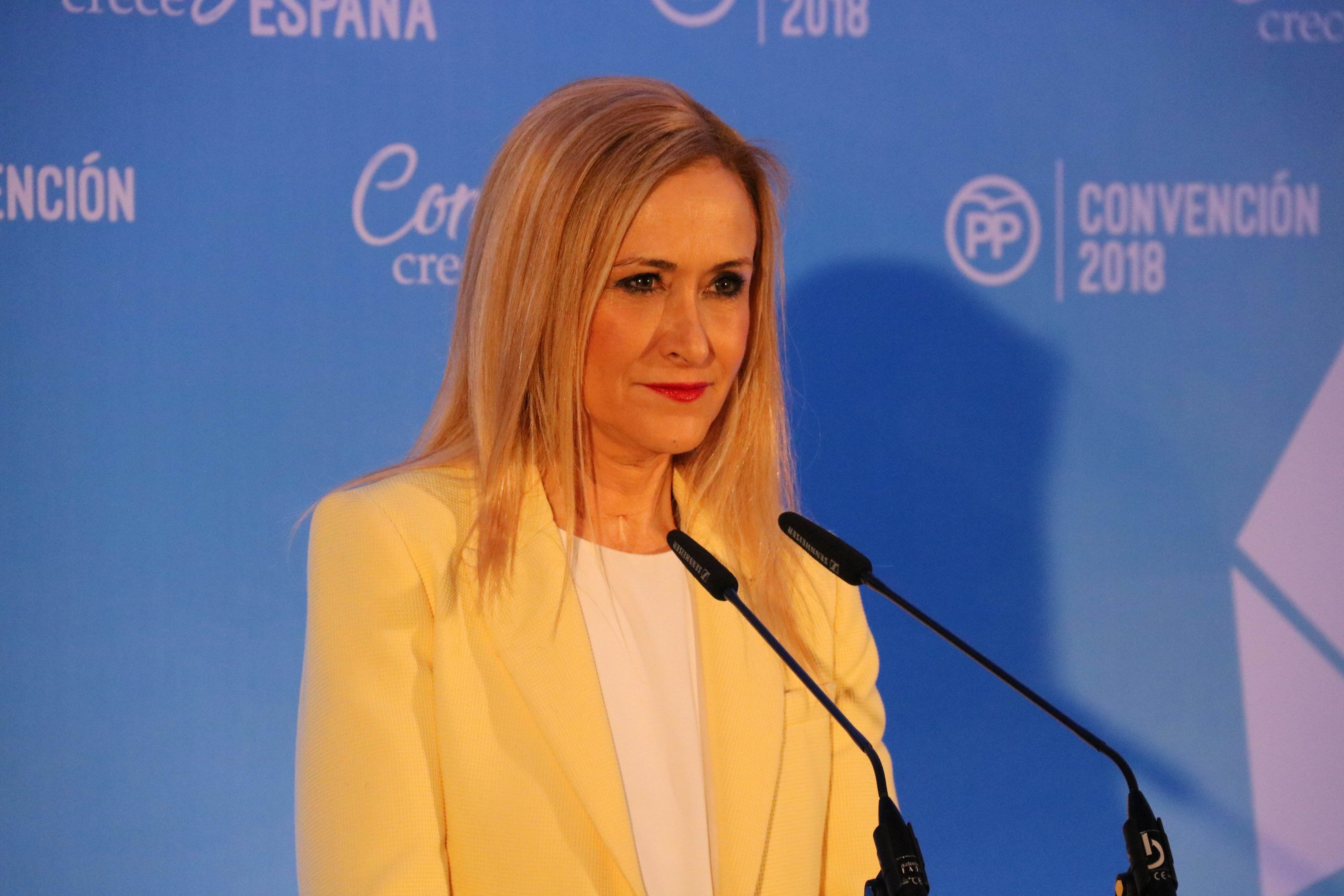 Cifuentes, imputada per falsificació i suborn en el cas del màster