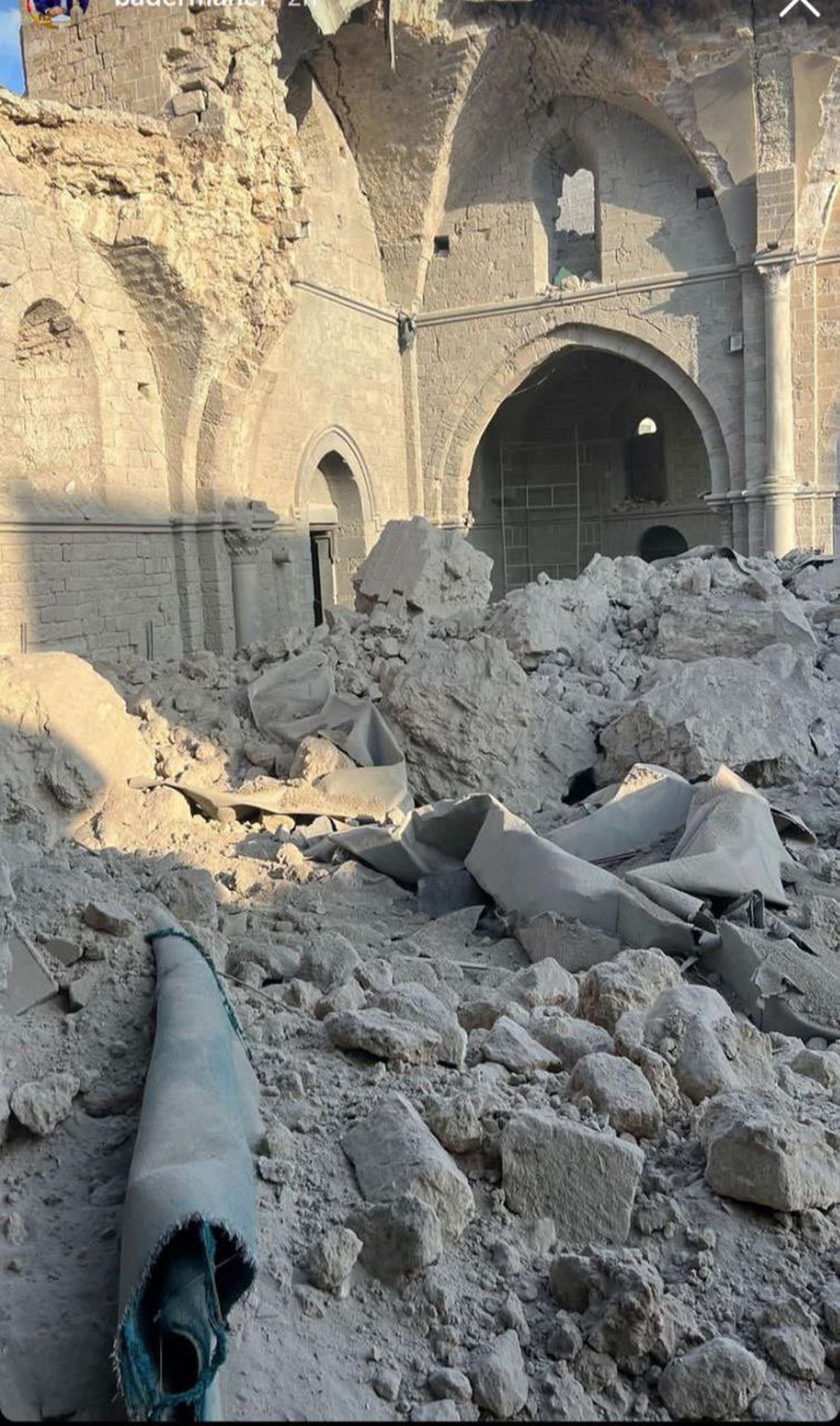 Israel destruye la mezquita Al-Omari, la más antigua de la Franja de Gaza