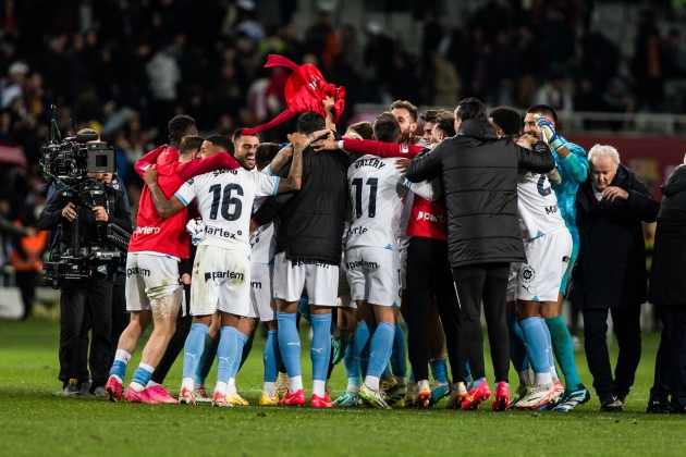 El Girona celebra su triunfo en Montjuïc contra el Barça / Foto: Europa Press EFE El Girona celebra su triunfo en Montjuïc contra el Barça / Foto: Europa Press EFE