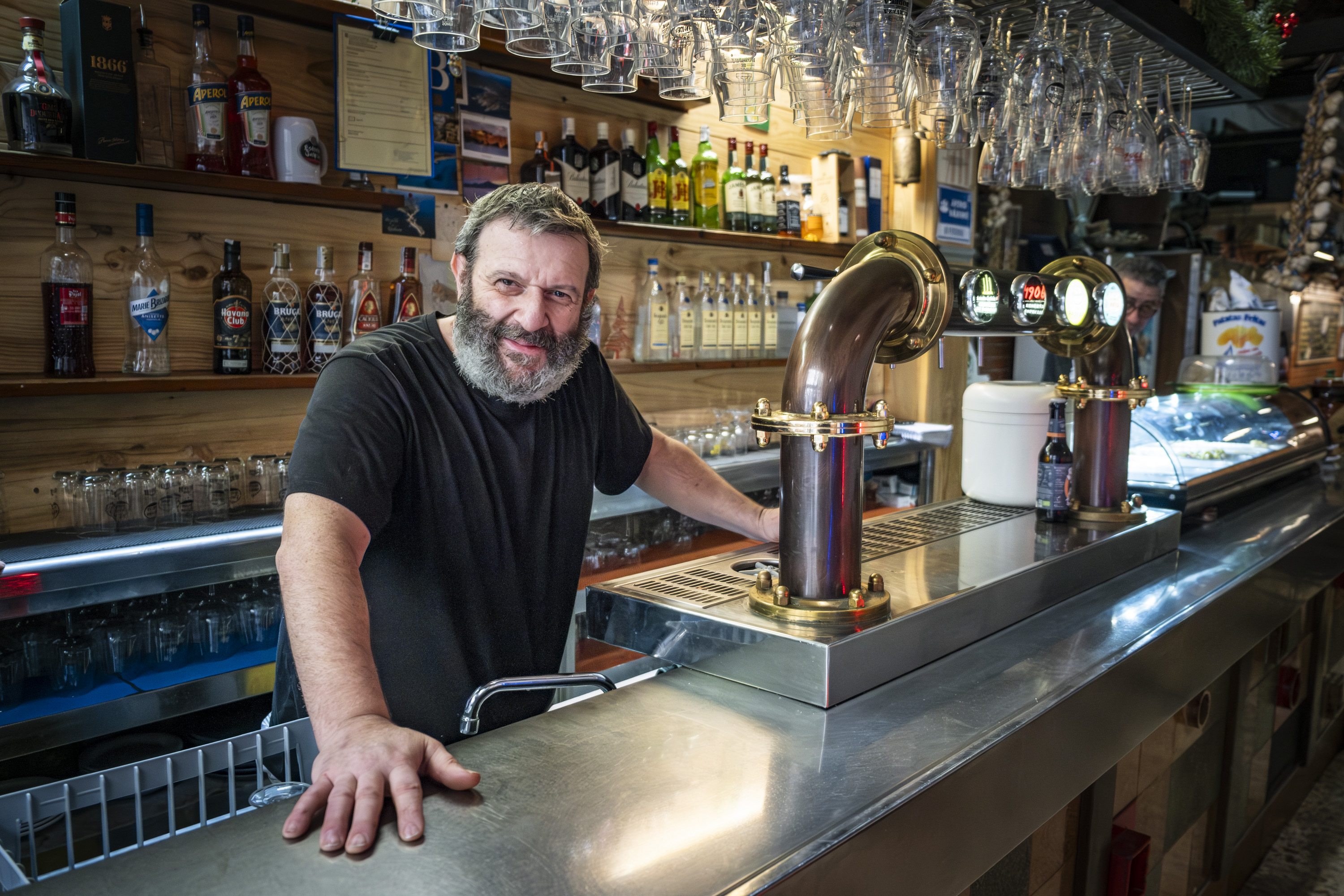 La bodega de Barcelona que celebra vuitanta anys oferint els millors esmorzars de forquilla