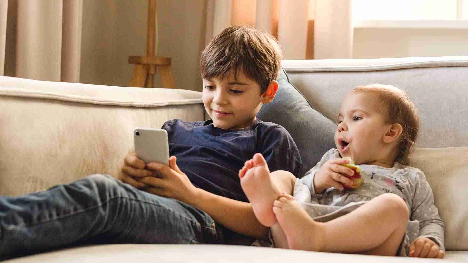Com activar el control parental a la tablet o mòbil del teu fill perquè no accedeixi al porno