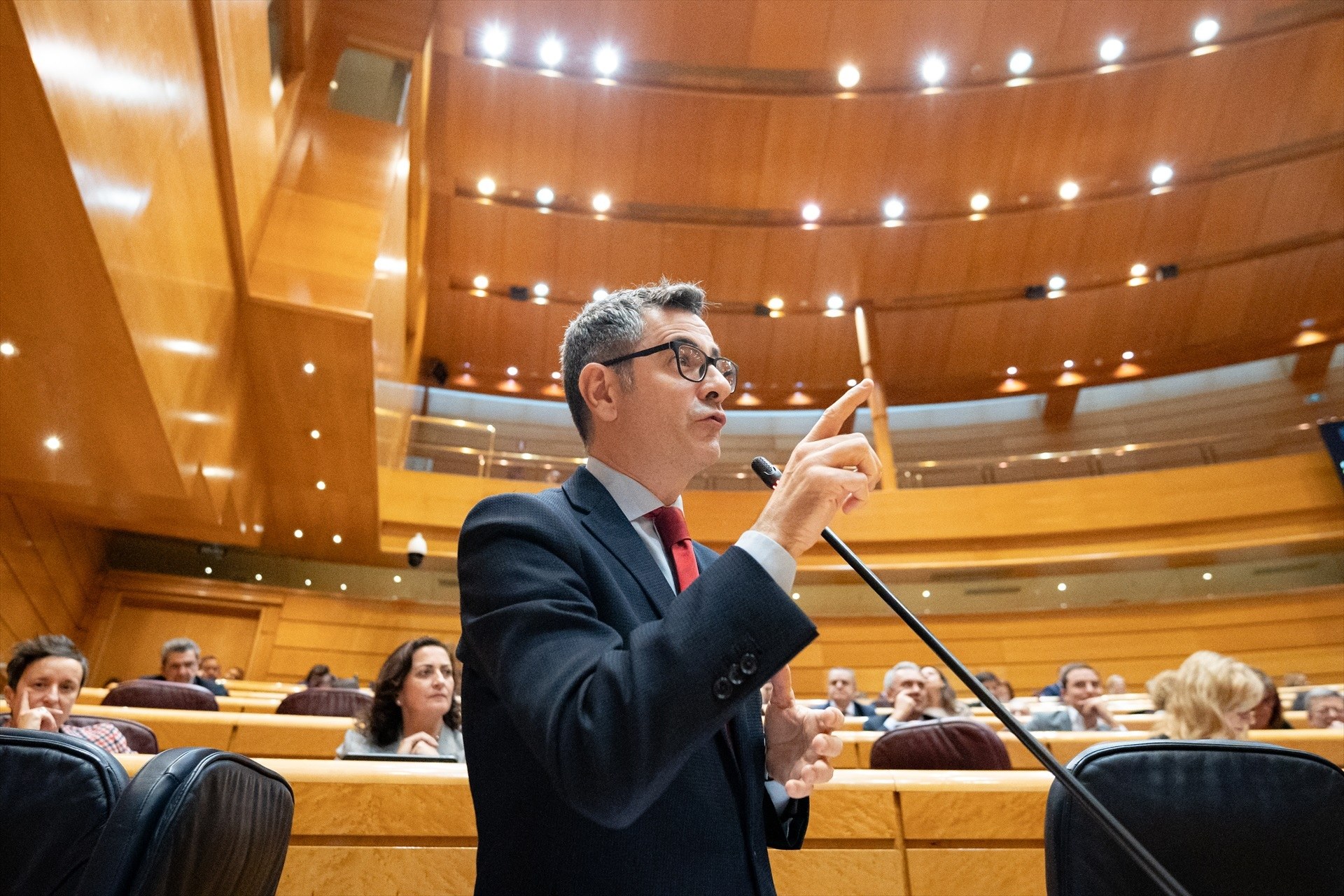 Bolaños defiende a los jueces ante las acusaciones de lawfare de Junts en el Senado