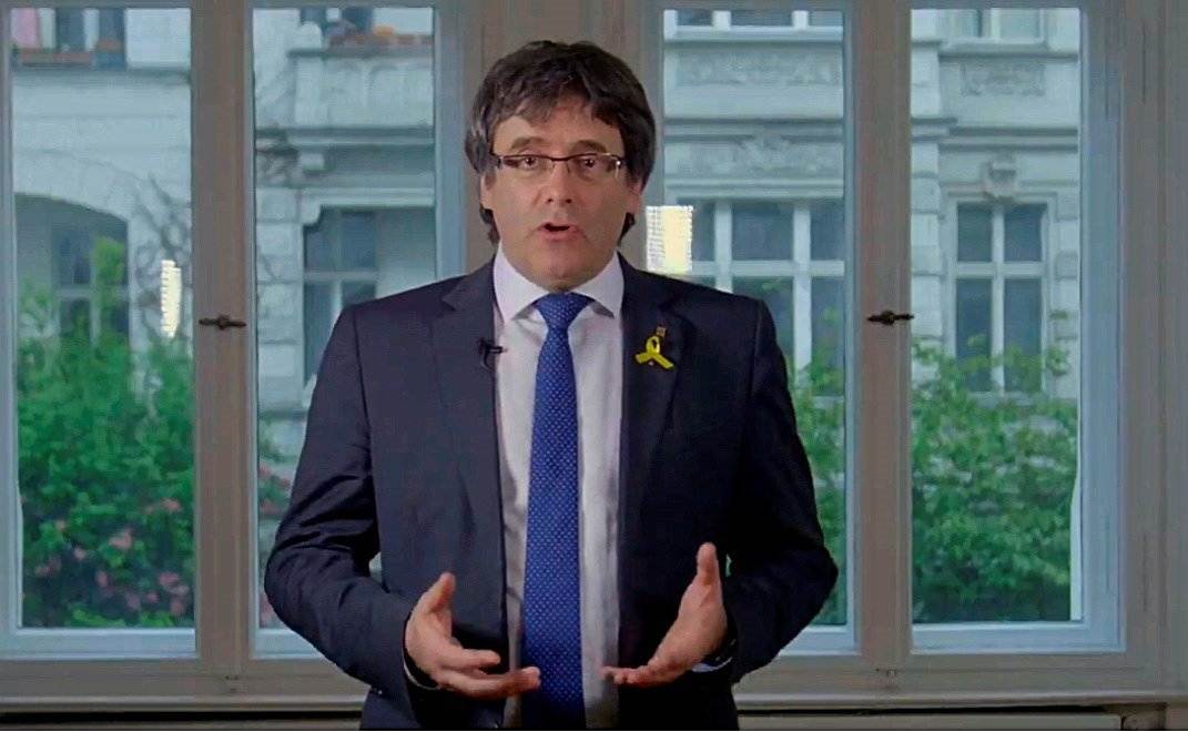 Puigdemont: "Avanzamos hacia la República. El lunes lo tenemos que confirmar"