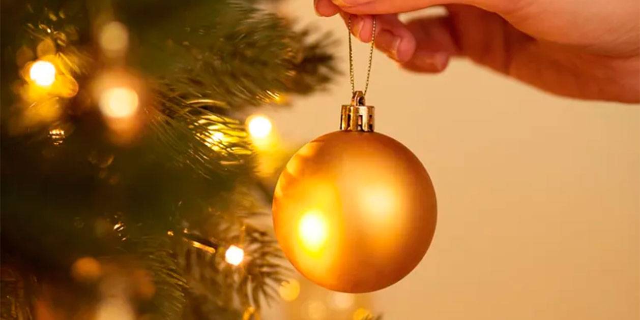 Leroy Merlin tiene el kit de bolas de Navidad de los árboles de las casas de dinero