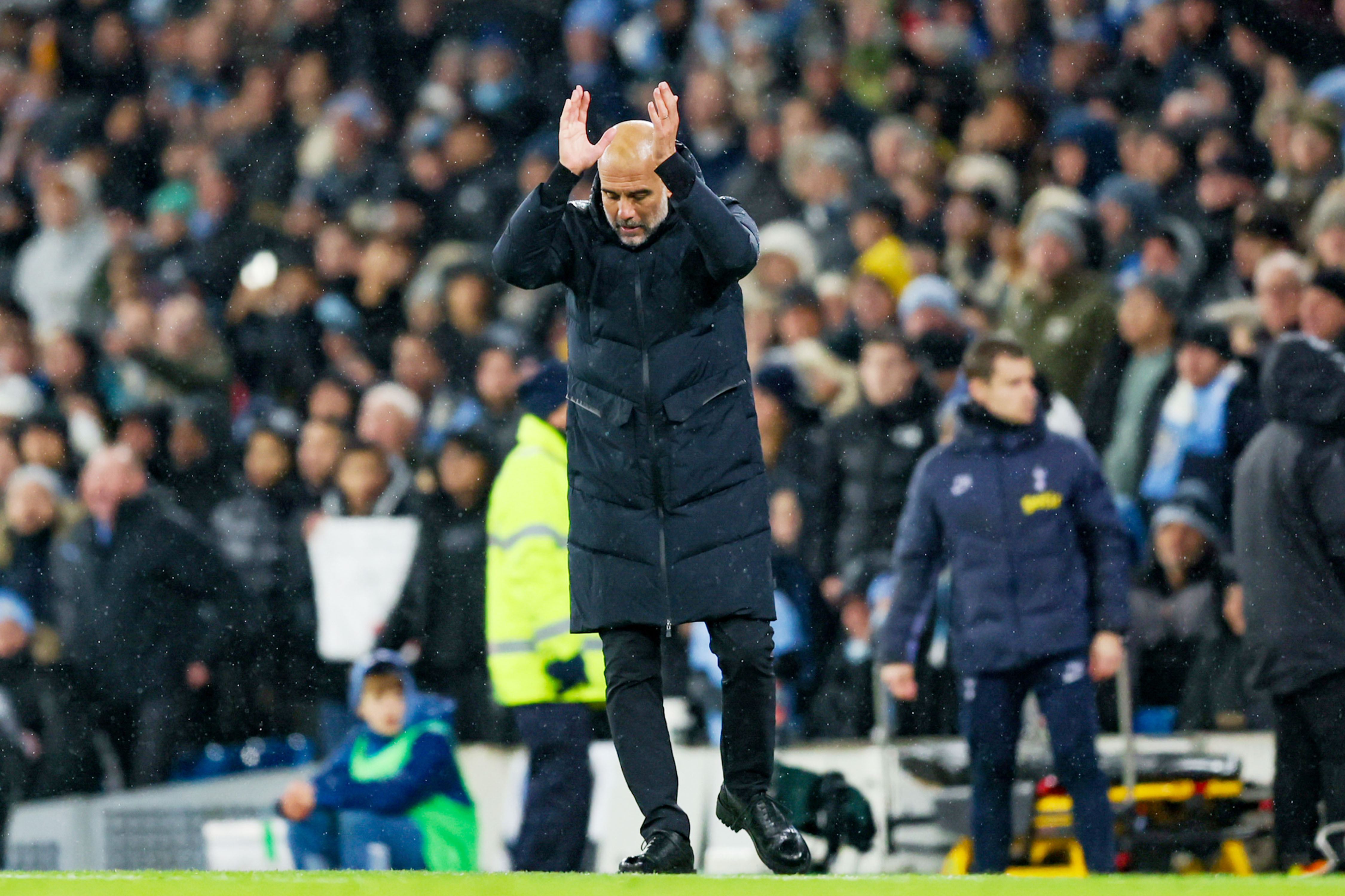 Adiós al Barça, Pep Guardiola le ofrece ser el socio de Rodri, De Bruyne y Bernardo Silva por 60 millones