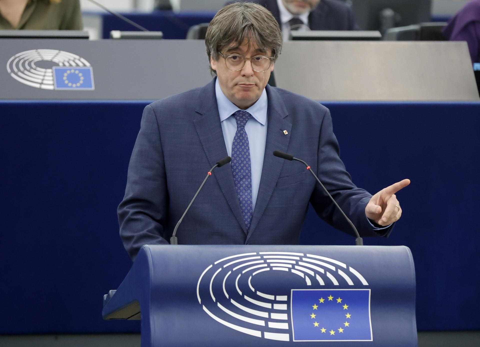 Puigdemont y Comín denuncian la misión por la inmersión de los eurodiputados: "Atiza la catalanofobia"