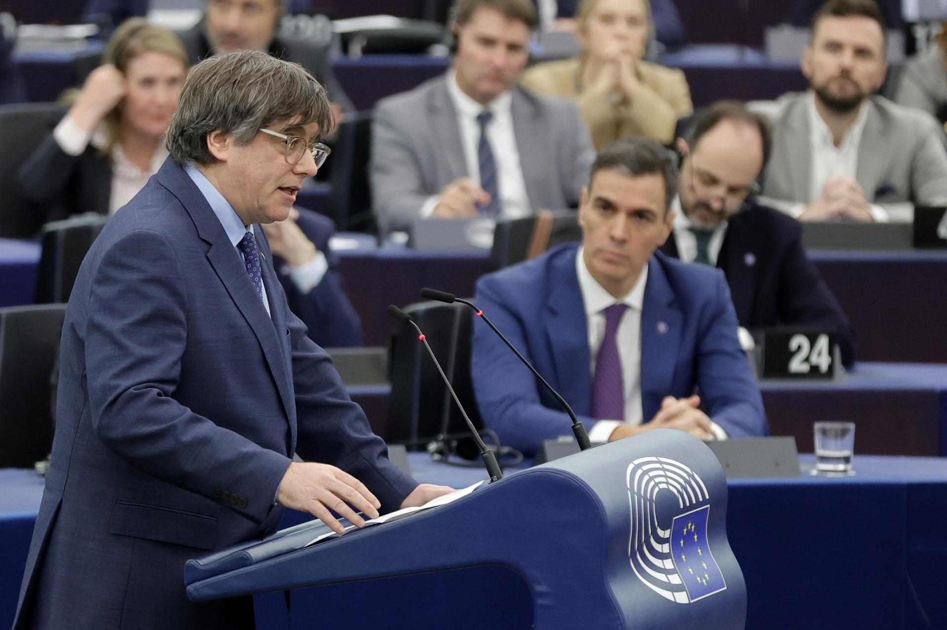 Supreme Court prosecutors agree to ask judges to accuse Puigdemont of terrorism