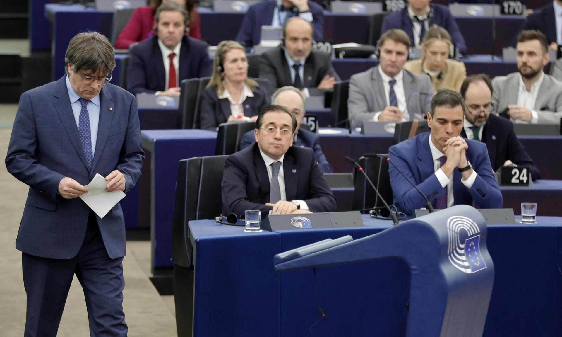 "It's in our hands," says Sánchez to Puigdemont, while MEPs battle over the Catalan amnesty law