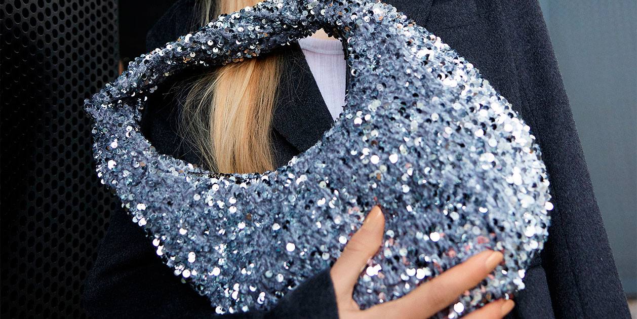 Deja de buscar el bolso de lentejuelas más espectacular porque está en Parfois por 23,99 euros