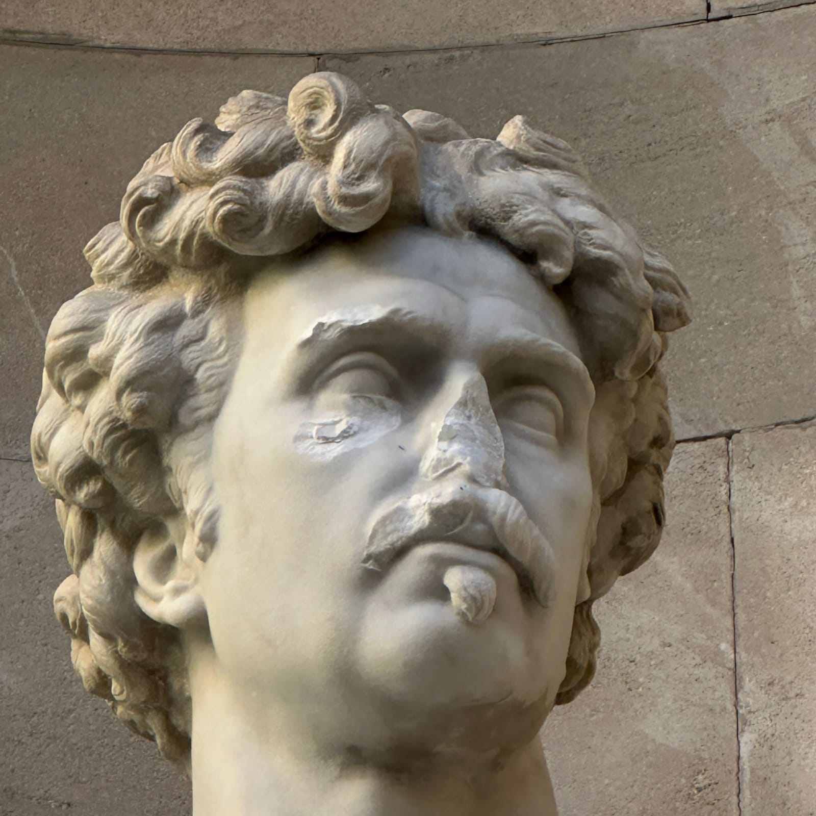 La estatua de Fortuny en Barcelona continúa sin nariz, ¿hasta cuándo?