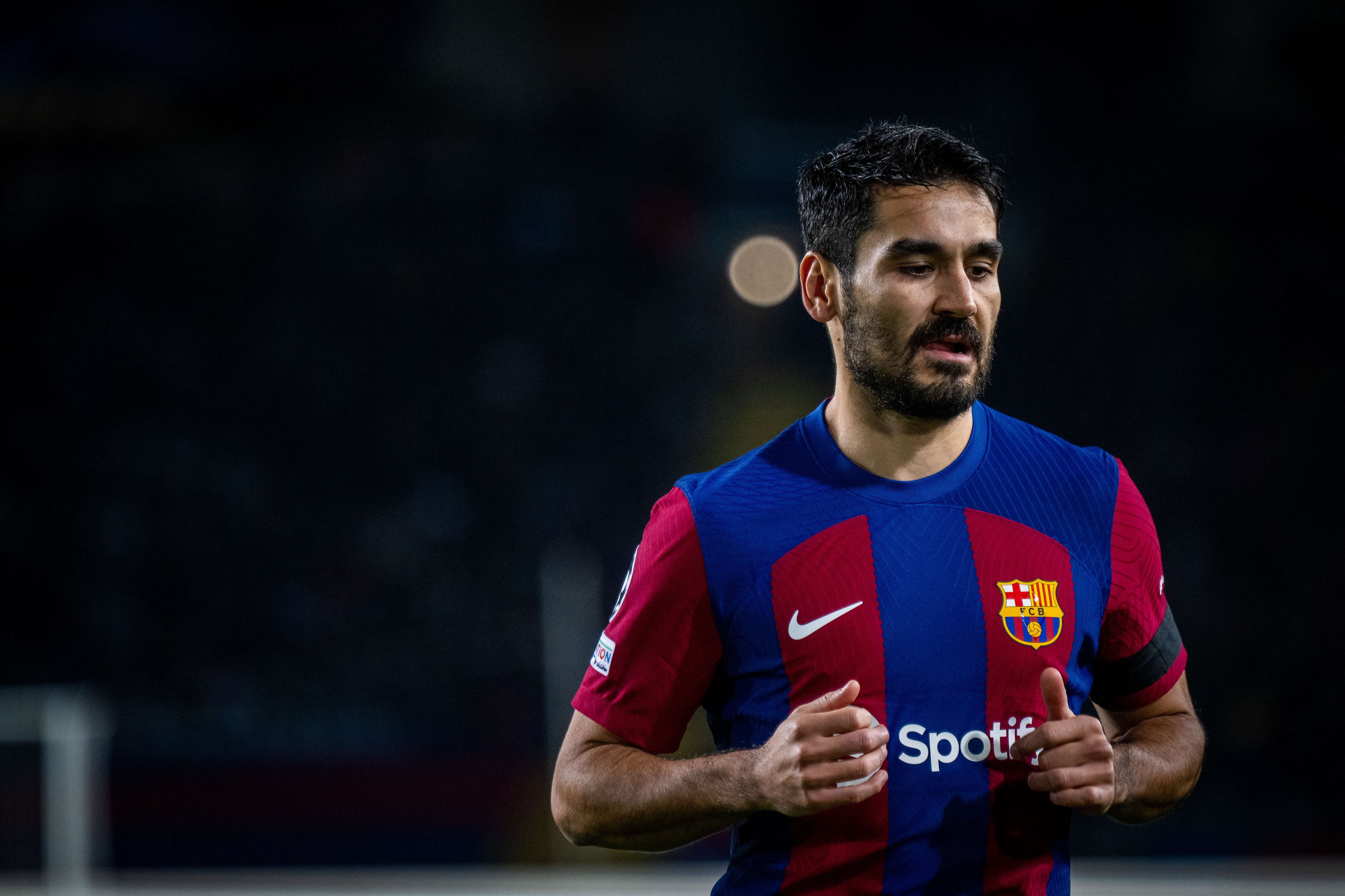 Gündogan, molt fred amb Xavi Hernández després de l'adeu al Barça