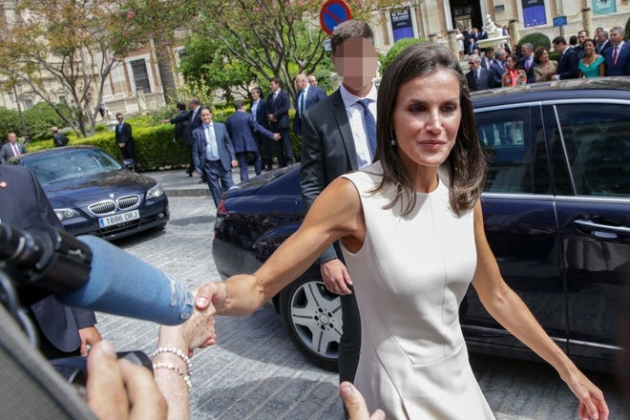 Letizia y uno de sus escoltas