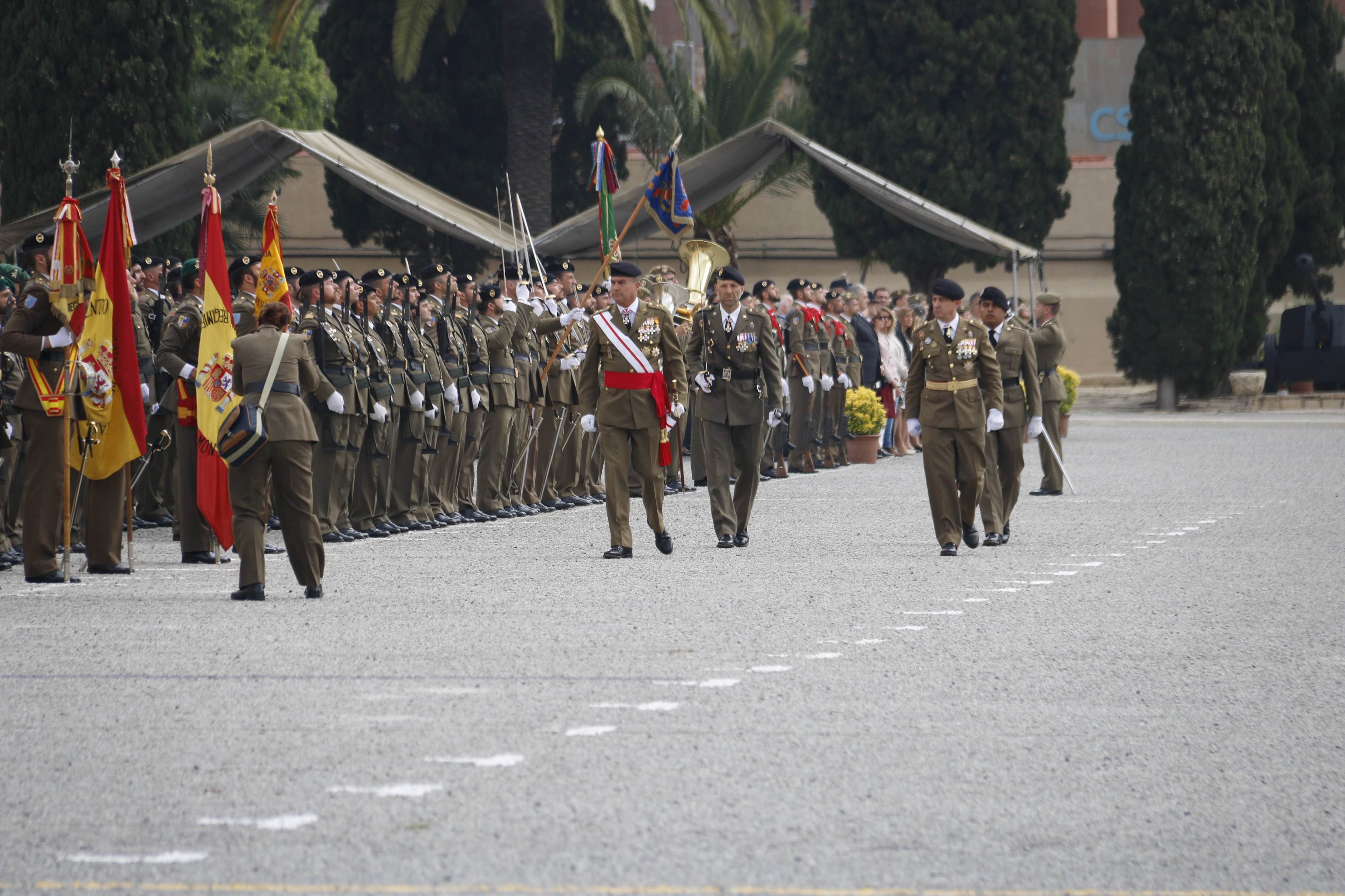 575 civiles juran la bandera española en Barcelona