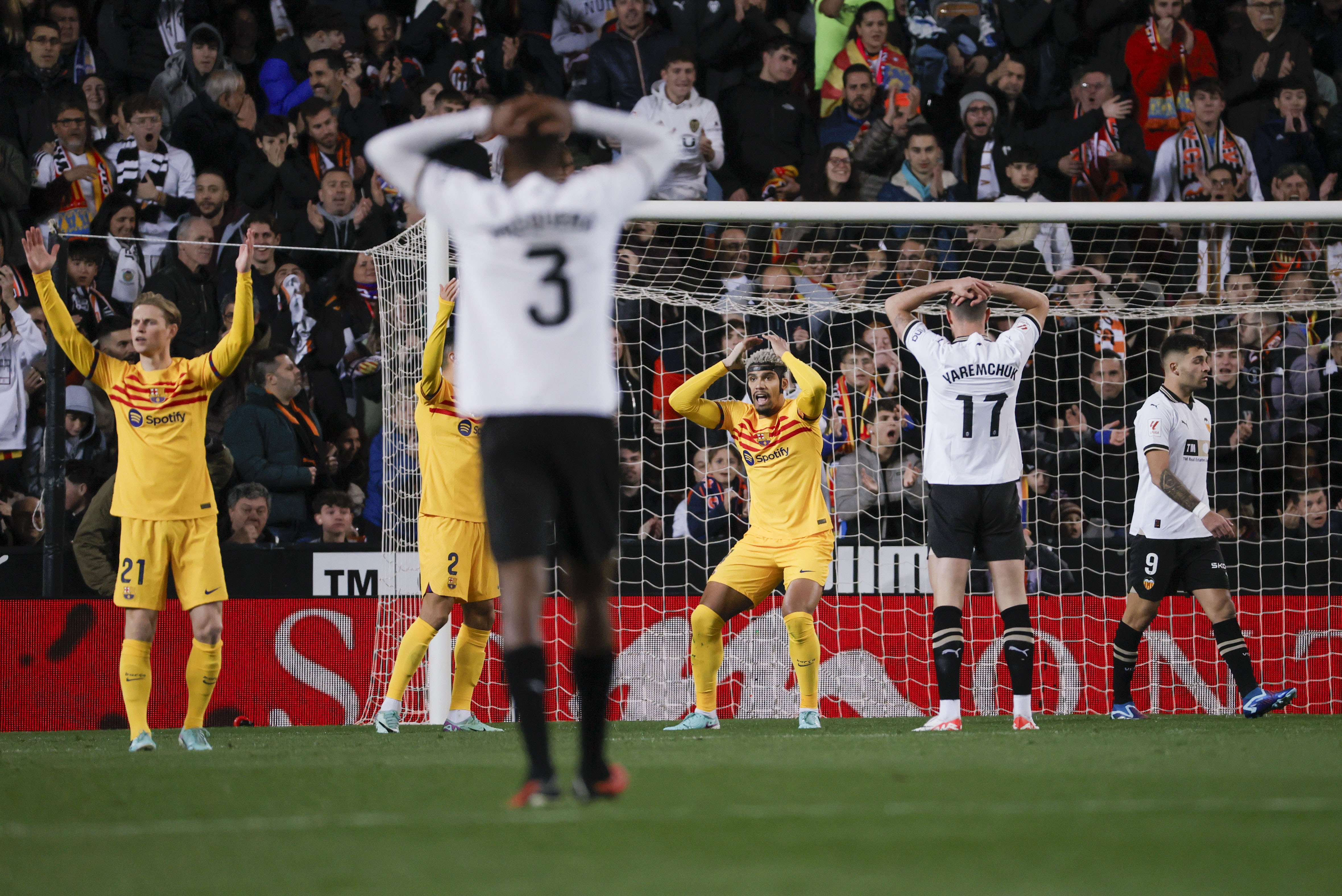 Un Barça frustrat no passa de l'empat contra el València (1-1)