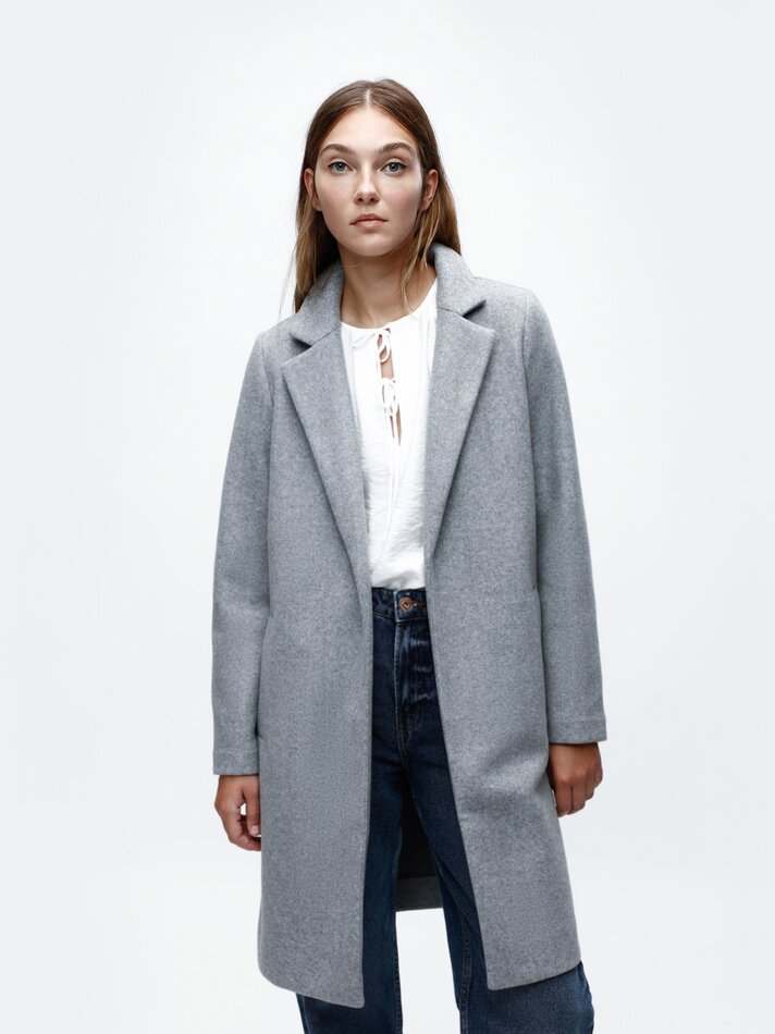 No se puede pedir más al abrigo de paño abierto que Lefites vende en 3 colores por 25,99 euros