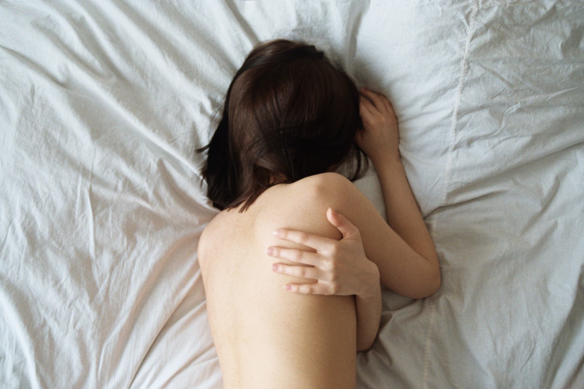 Dormir desnudo es beneficioso según la ciencia