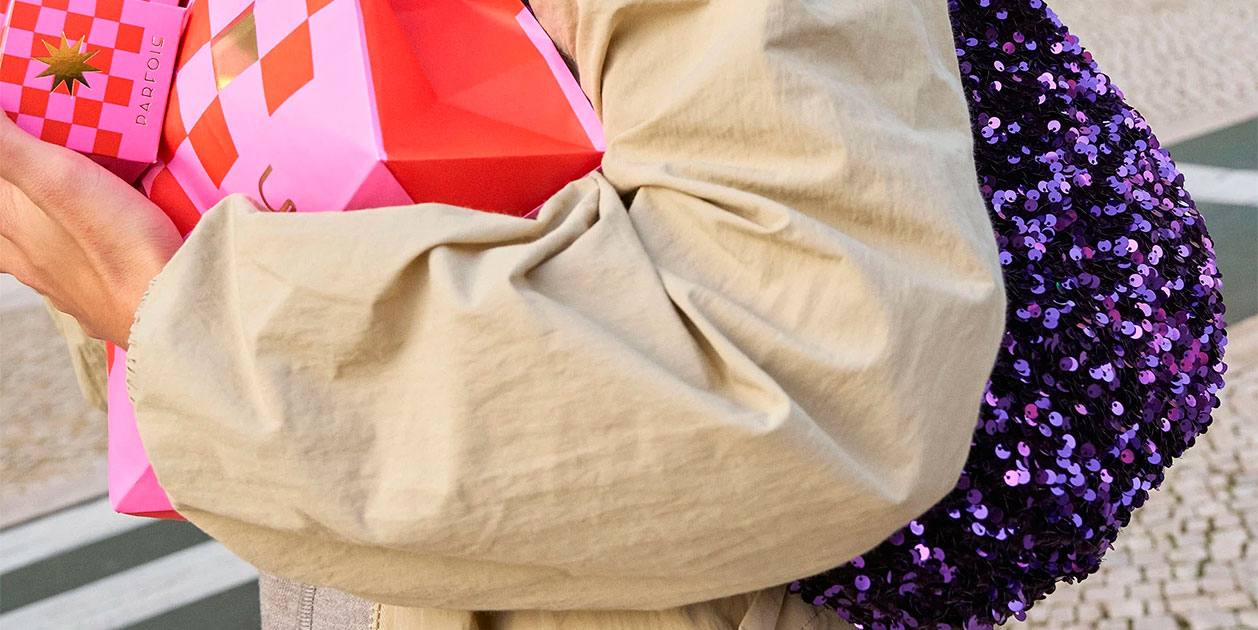 En la puntuación al bolso de fiesta más bonito de Parfois logra un 10