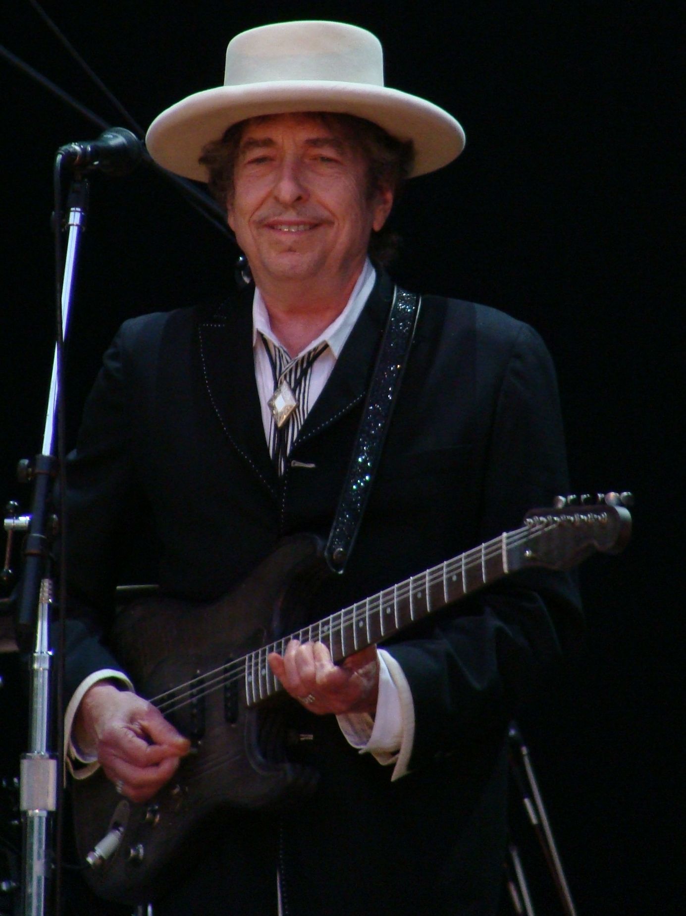 Dylan no coge el teléfono a la Academia tras darle el Nobel