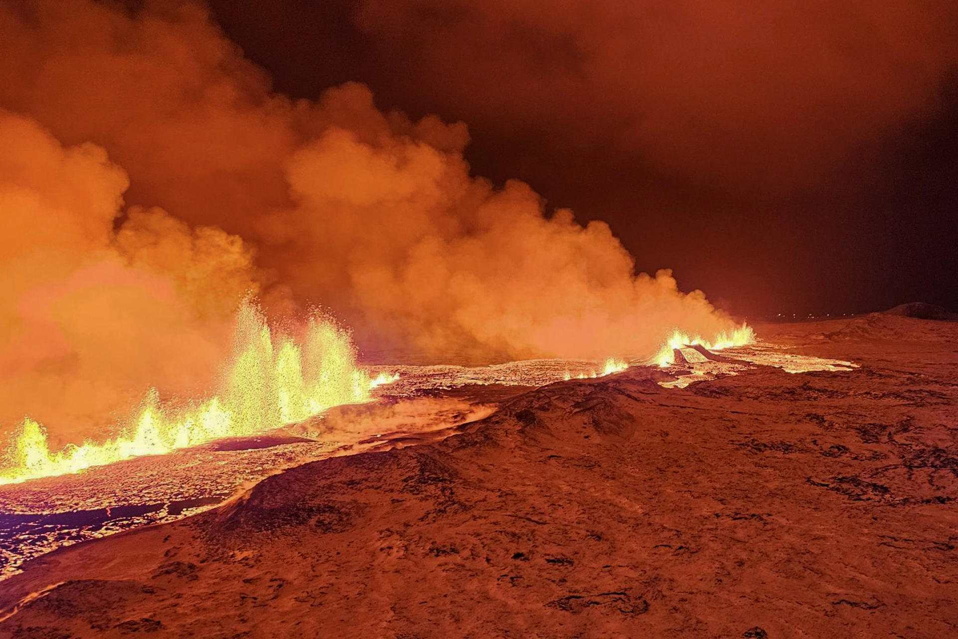 La erupción del volcán en Islandia disminuye, pero los expertos no se fían