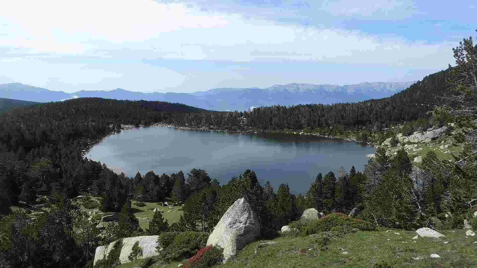 Això no és Suïssa, és un dels llacs glacials més bonics de Catalunya
