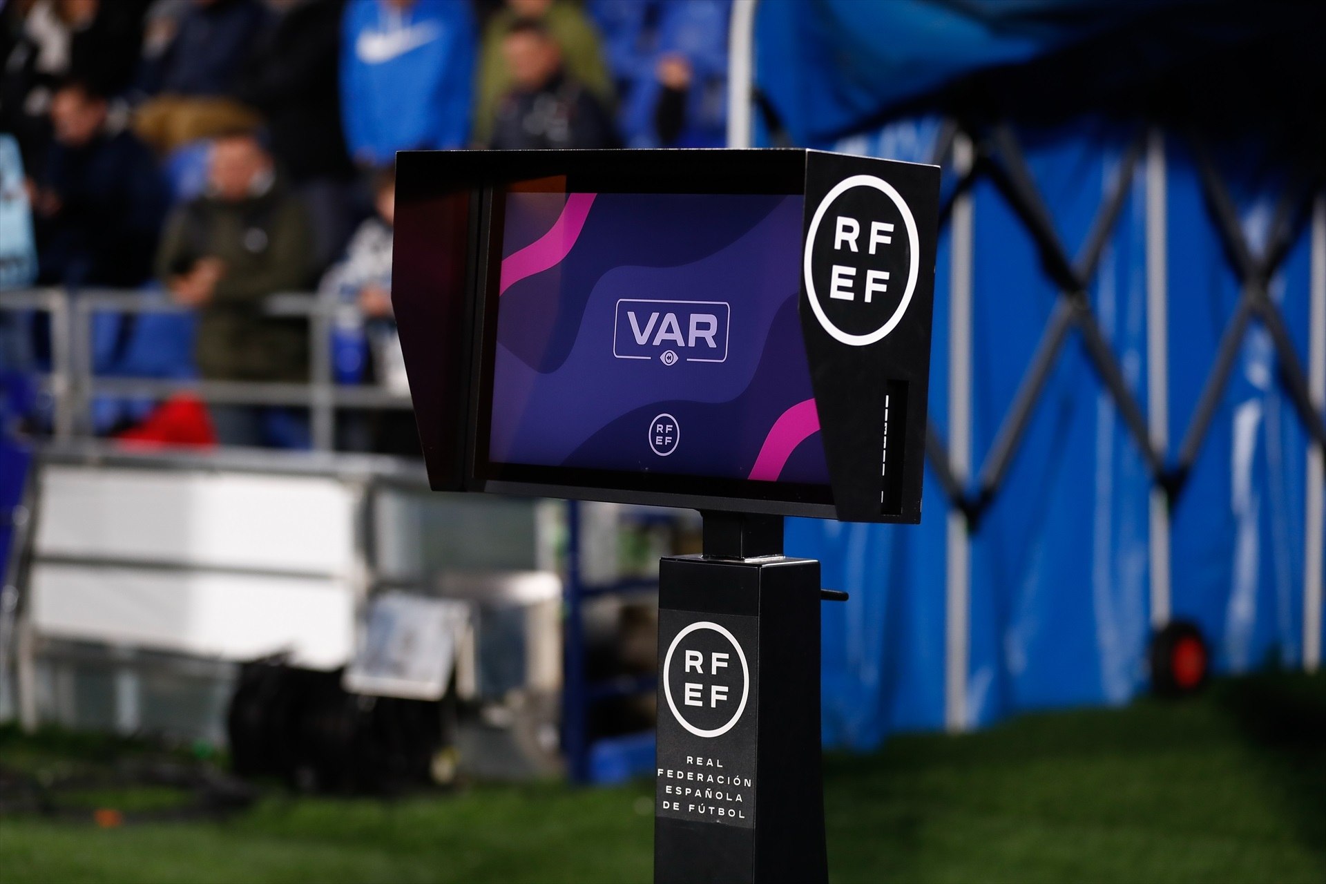 Revolución en el arbitraje de la RFEF y la Liga: las conversaciones de los árbitros en el VAR serán públicas