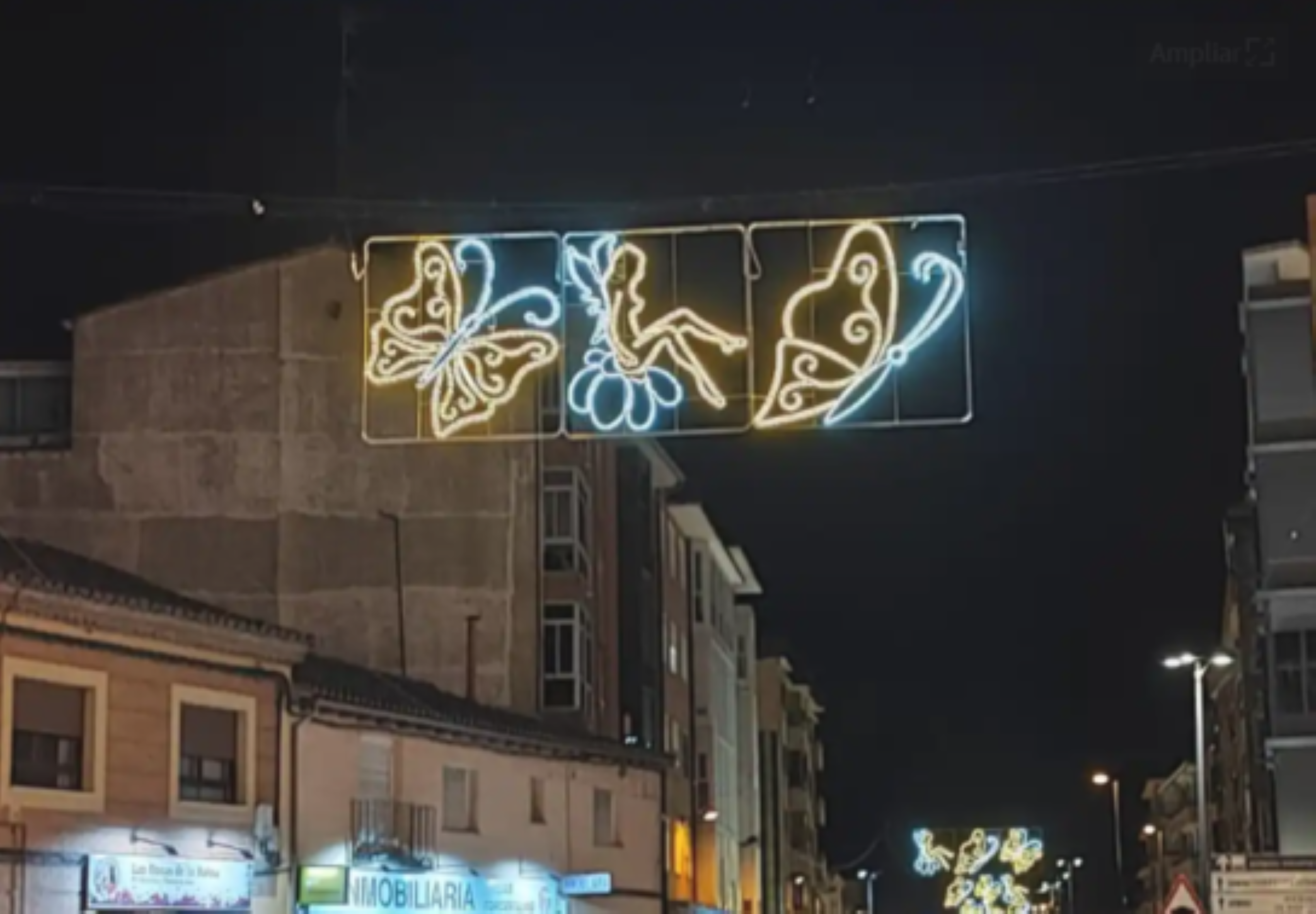 Polémica en Tordesillas por unas luces de Navidad eróticas