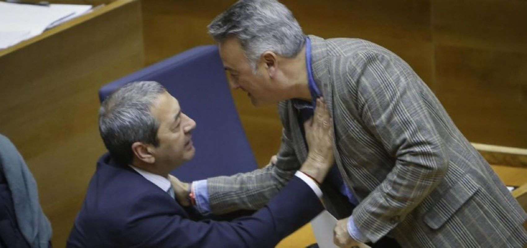 "Agresión" en las Corts Valencianes: el vicepresidente Barrera (Vox) y un diputado socialista enzarzan