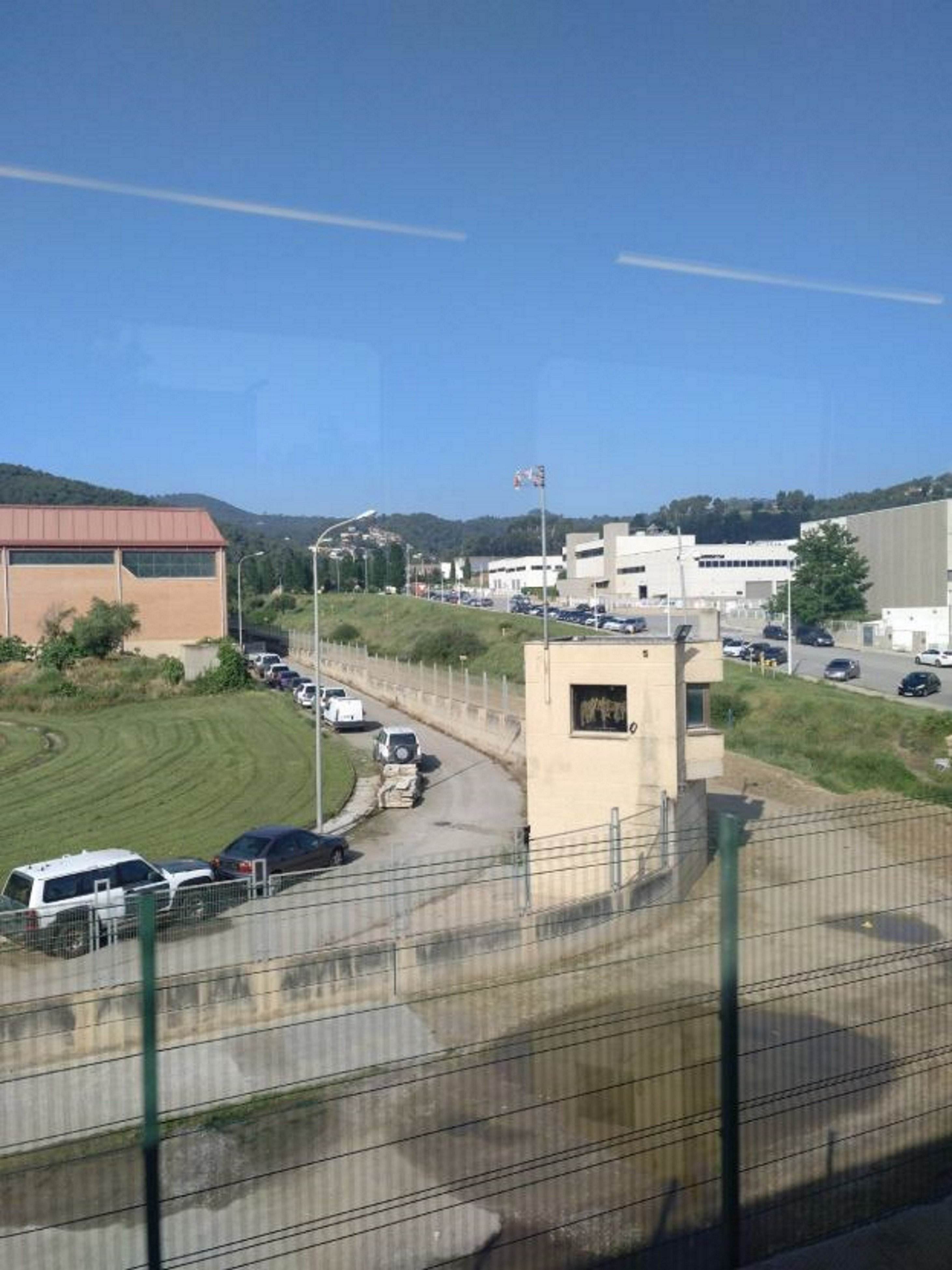 Un diputat denuncia coses penjades il·legals a la caserna de Sant Andreu de la Barca