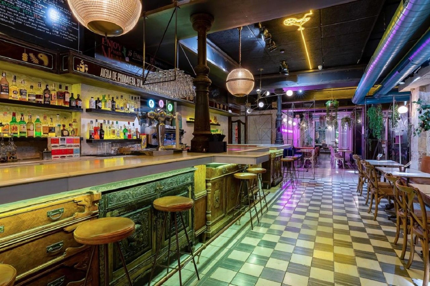 Casa Gracia: el menjar més bandarra de bar es cola en aquest restaurant de barri 'pijo'