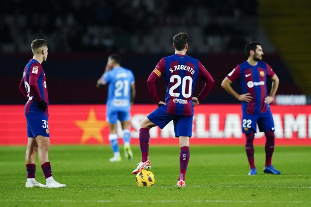 Sergi Roberto, Fermín López y Gündogan decepcionados tras encajar un gol en el Barça - Almería / Foto: EFE