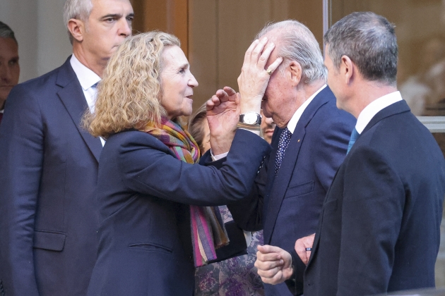 Juan Carlos saludo raro Elena cumpleaños GTRES