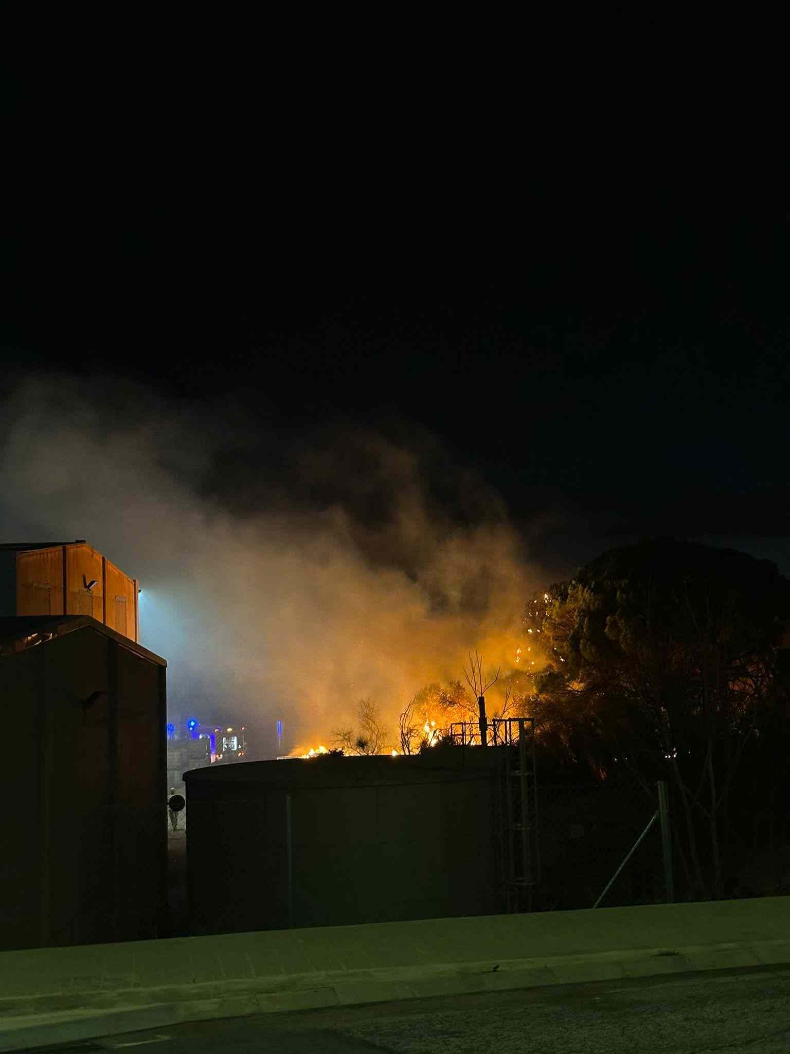 Un incendio en un polígono industrial de Constantí obliga a activar el plan de emergencias químicas