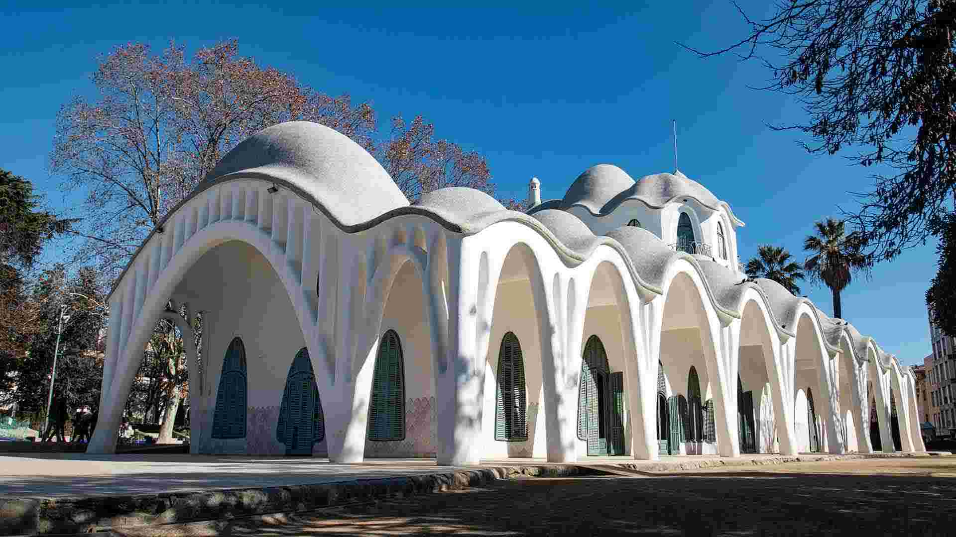 Ni Casa Batlló ni Casa Milán: este es el edificio modernista en Catalunya que parece de ciencia ficción