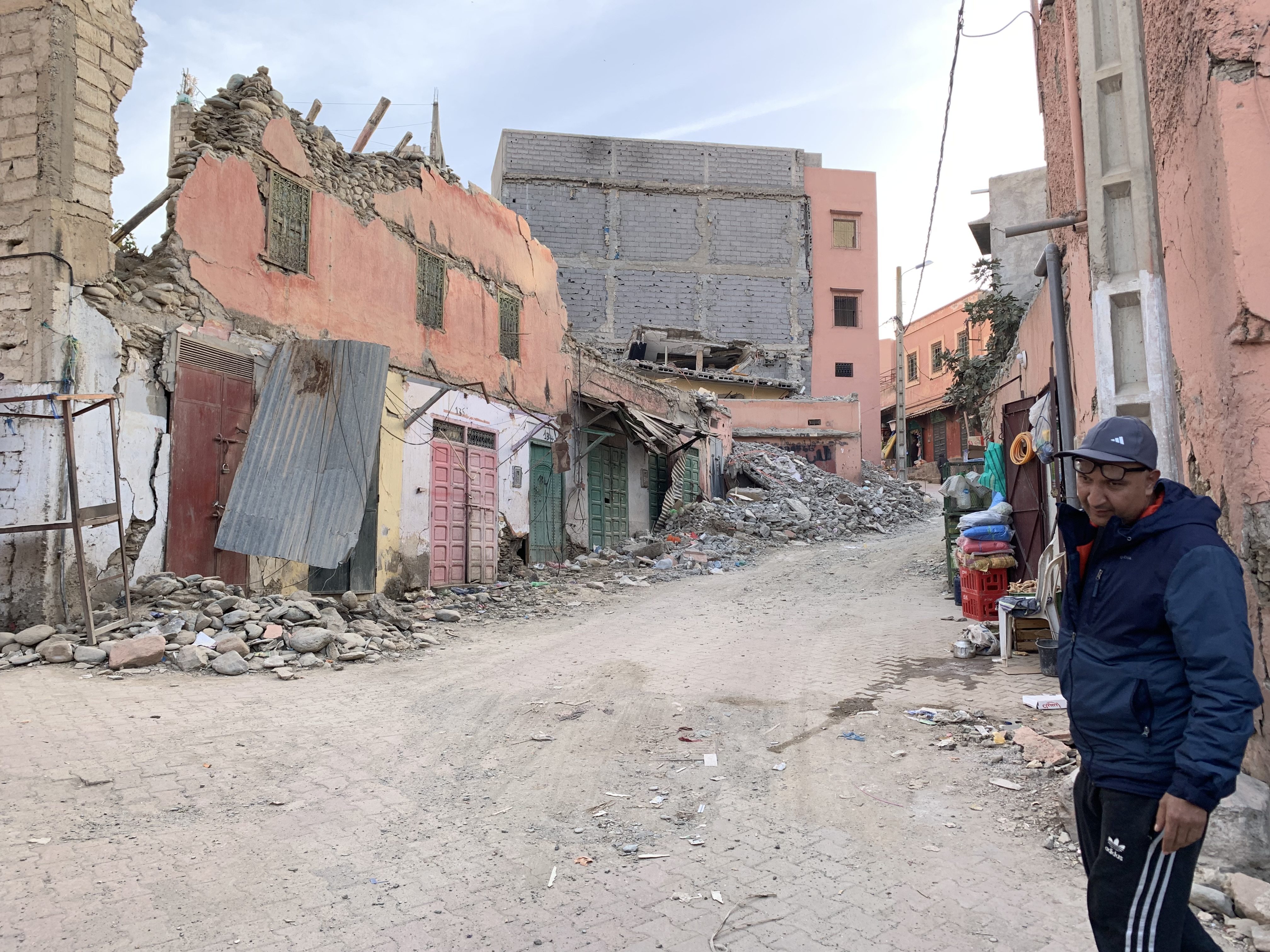 El rei del Marroc abandona entre la runa els afectats pel terratrèmol tres mesos després