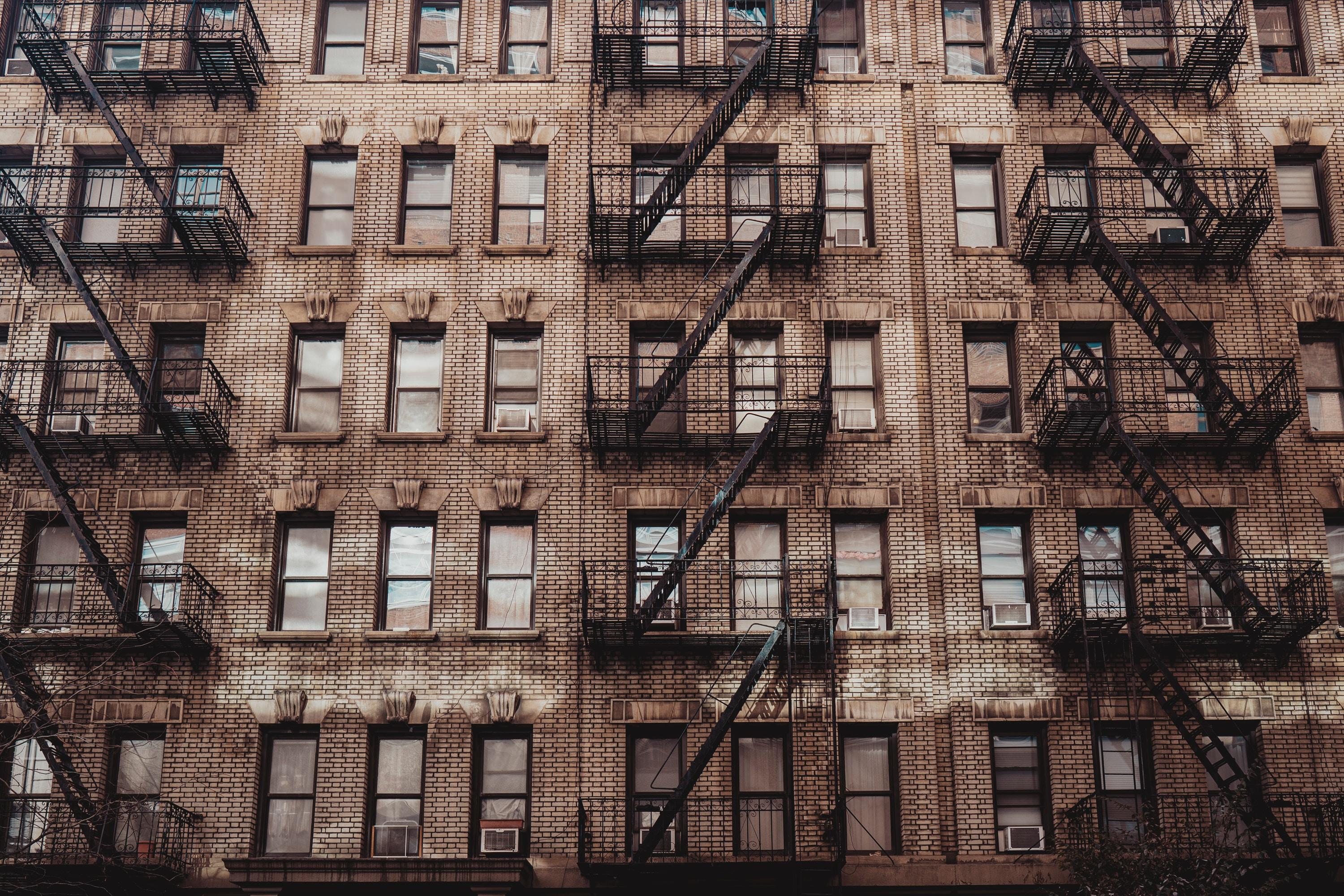 Nueva York se carga el andamio más antiguo de la ciudad: 21 años tapando un edificio histórico