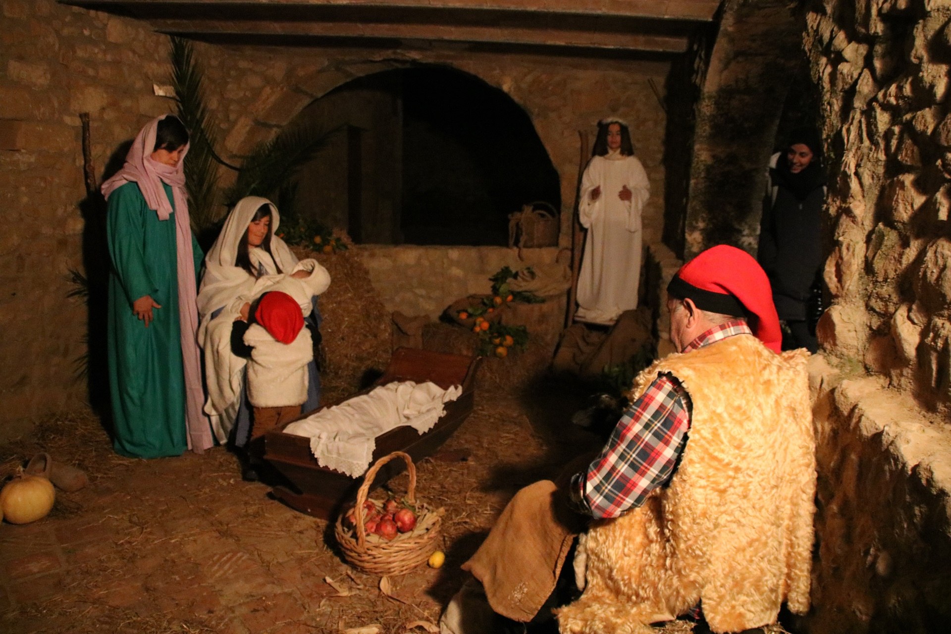 El tradicional pessebre vivent de Vilavenut amb dues mares de Déu, però sense Sant Josep