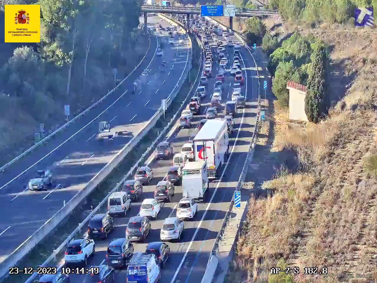 Un accidente múltiple en la AP-7 en Subirats provoca cerca de 20 kilómetros de retenciones