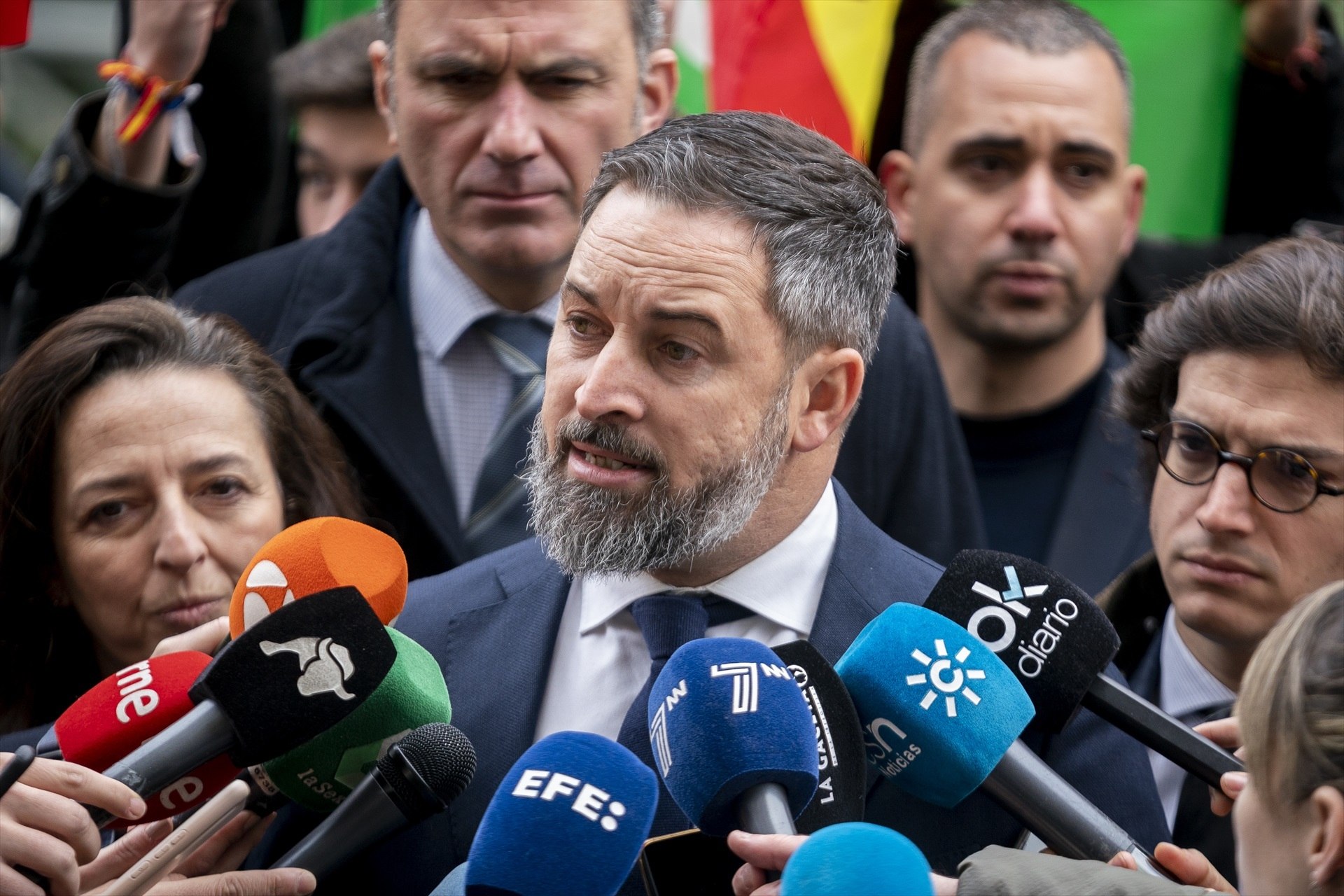 Abascal apoya a Ortega Smith y critica al PP por "pedir perdón a la extrema izquierda"