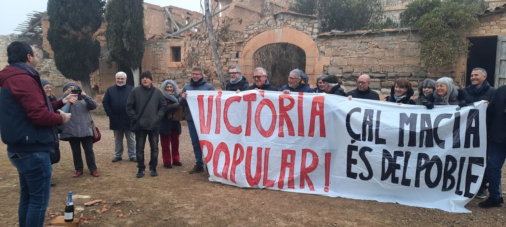 Salvem Cal Macià celebra l'acord per restaurar la casa de Vallmanya