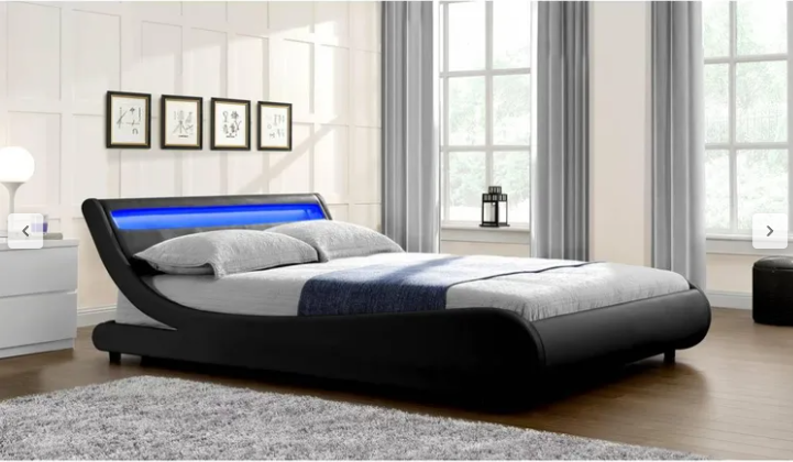Leroy Merlin tiene una cama de matrimonio con LED que parece llegada del futuro