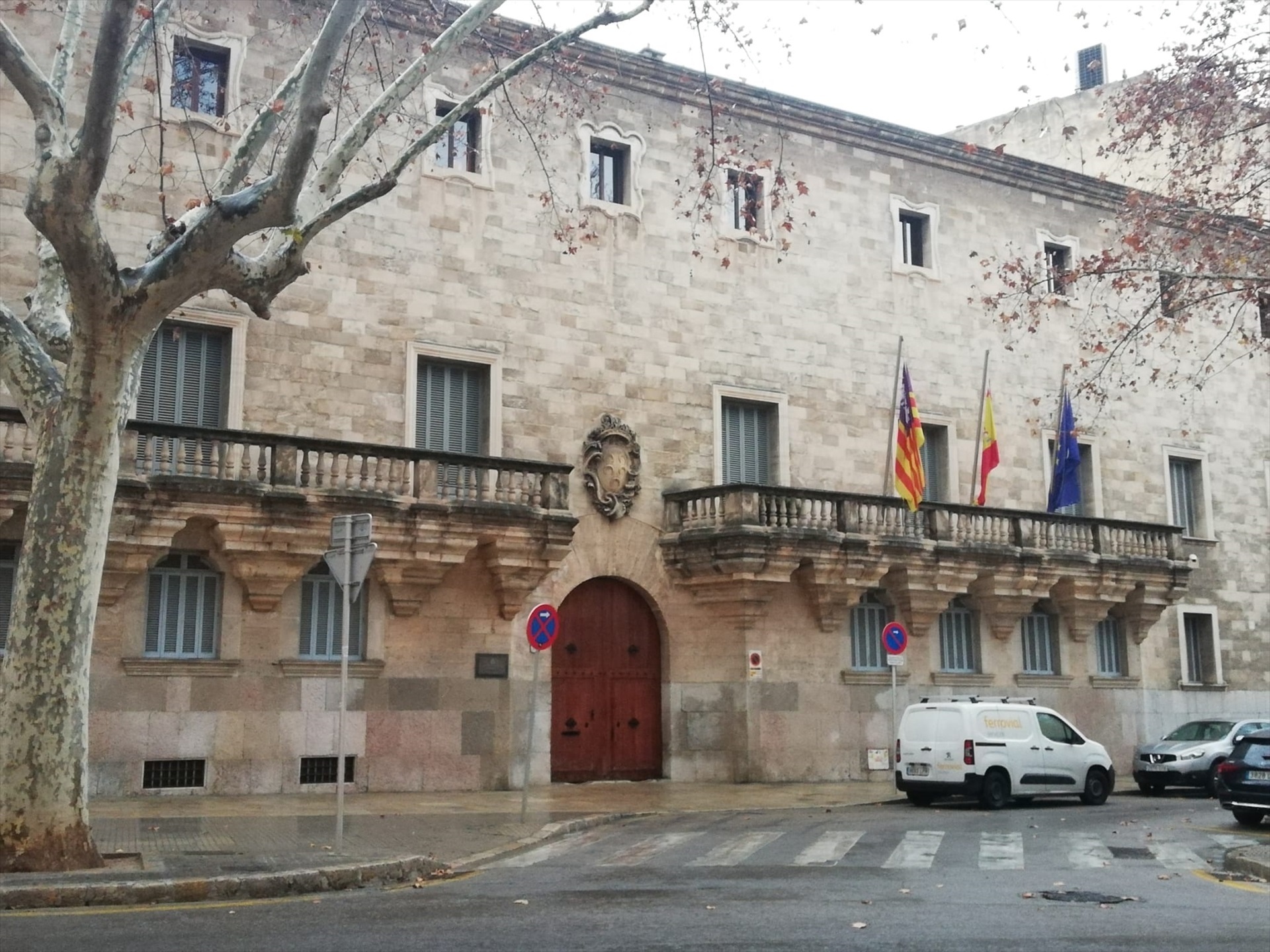 Nou cas de discriminació lingüística: una advocada nega documents en català a la seva clienta