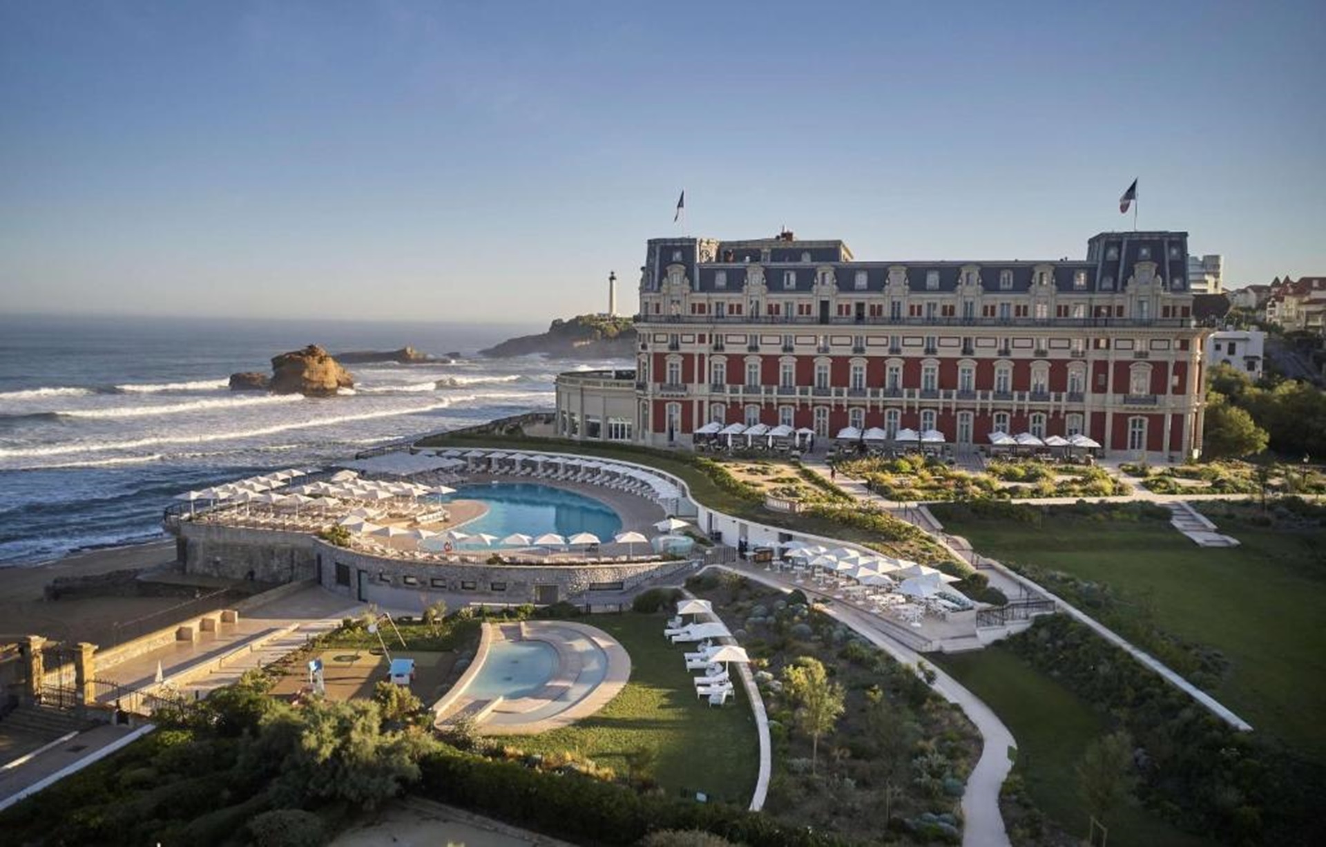 Escándalo en un hotel de lujo de Biarritz: despiden al chef por una "humillante novatada"