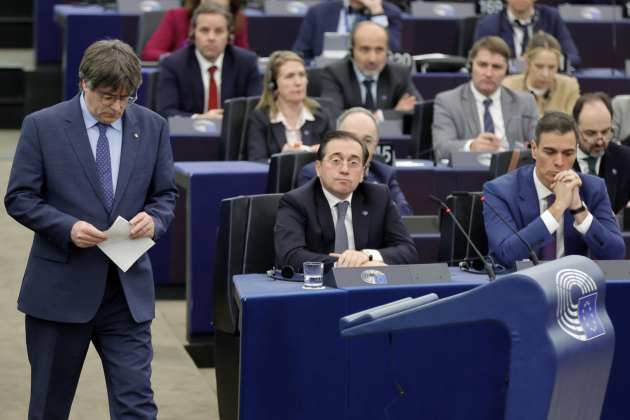 Puigdemont, Albares y Sánchez en el Parlamento Europeo EFE Puigdemont, Albares y Sánchez en el Parlamento Europeo EFE