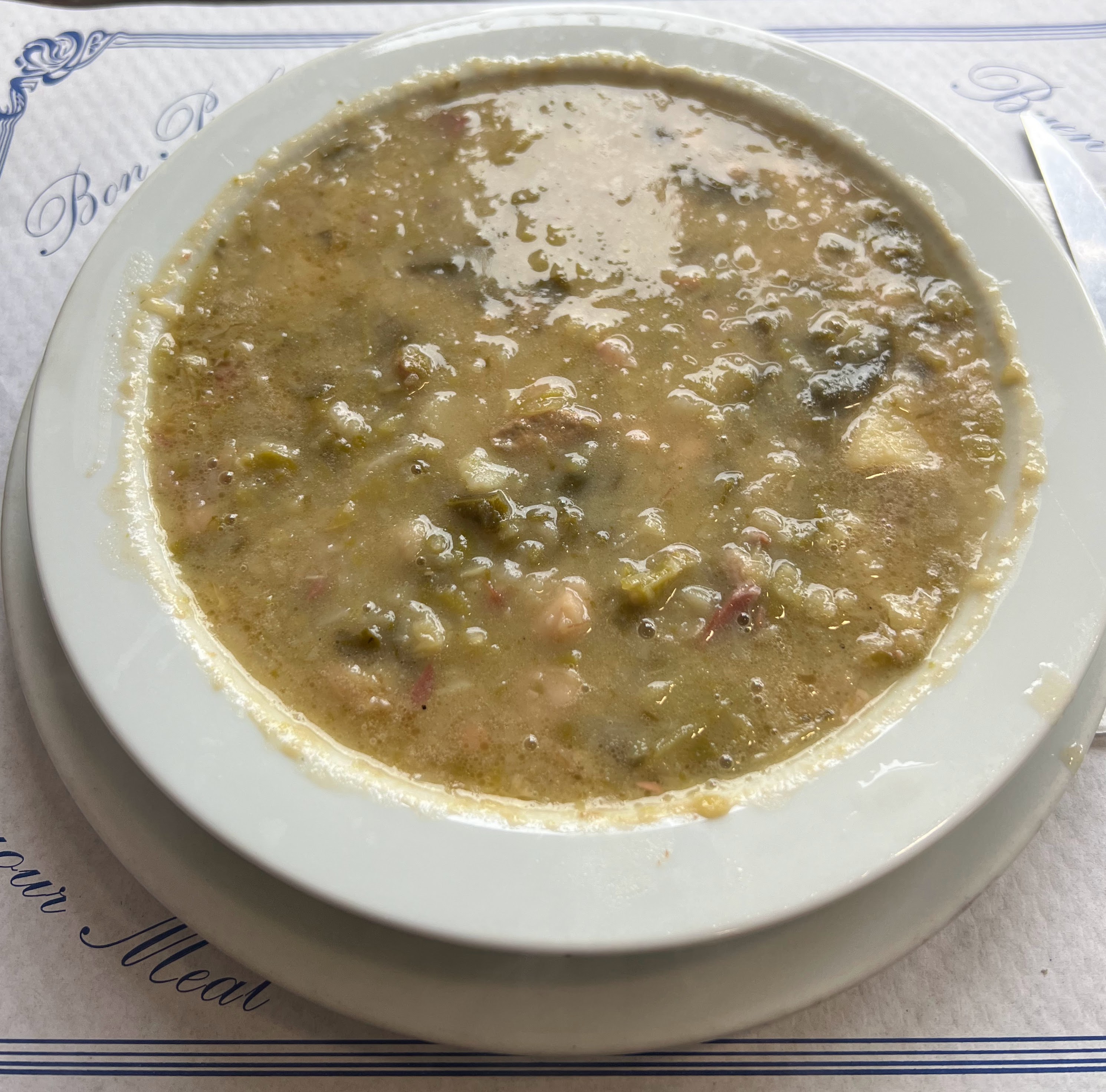 Cafeteria Jurnet: un caldo gallego memorable en un menú de 11,95 por el que merece la pena cruzar la ciudad