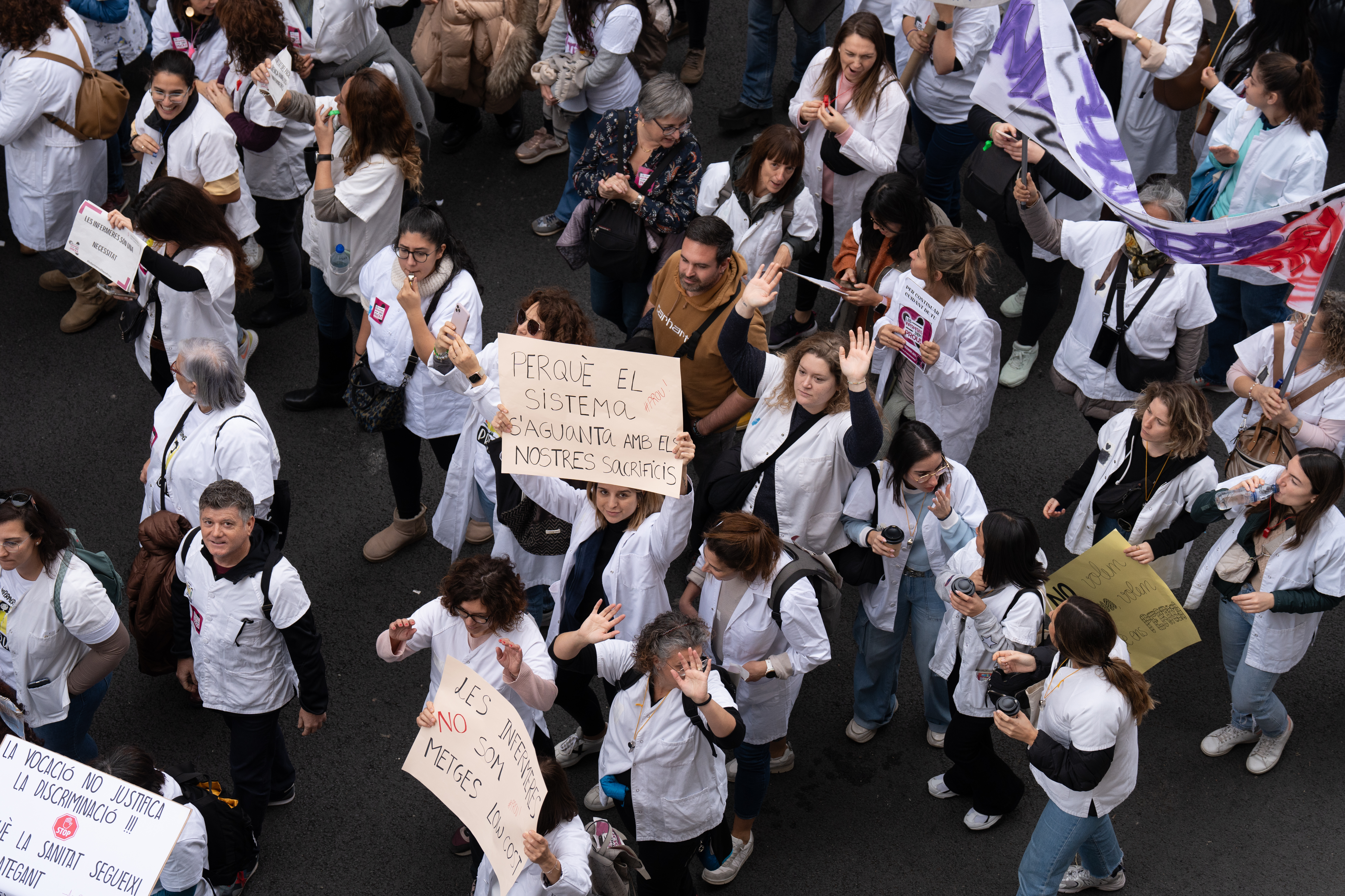 Els tècnics sanitaris segueixen el camí de les infermeres i anuncien una vaga indefinida